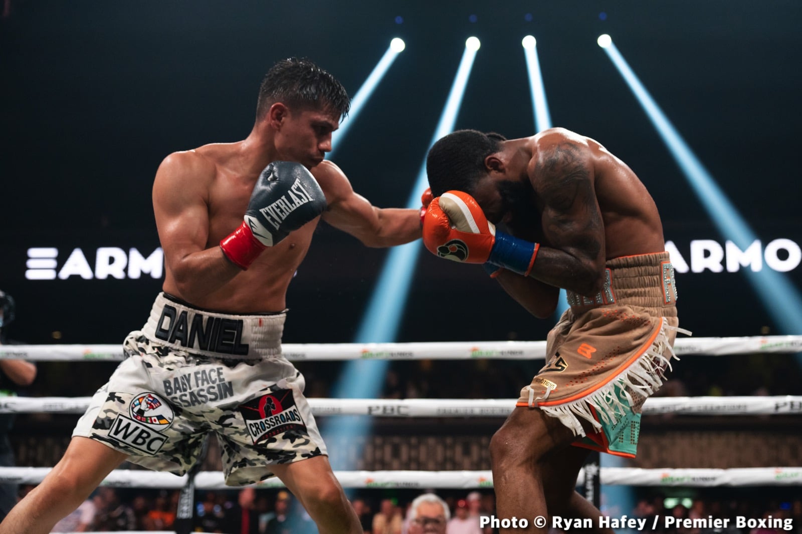 Photos: Stephen Fulton defeats Roman, Morrell stops Henderson