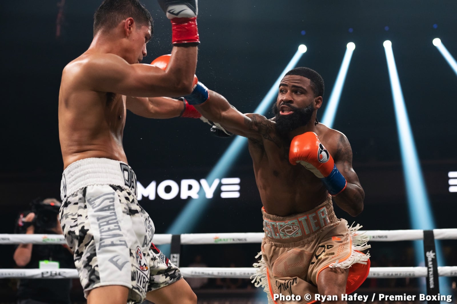 Photos: Stephen Fulton defeats Roman, Morrell stops Henderson