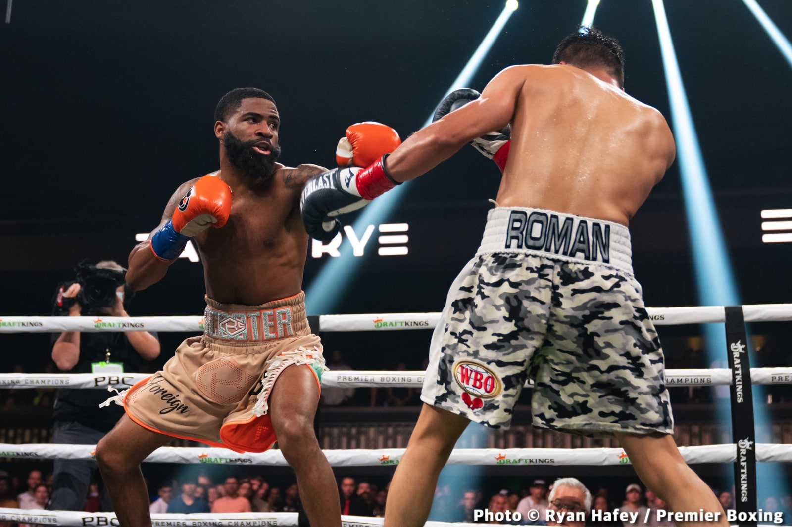 Photos: Stephen Fulton defeats Roman, Morrell stops Henderson