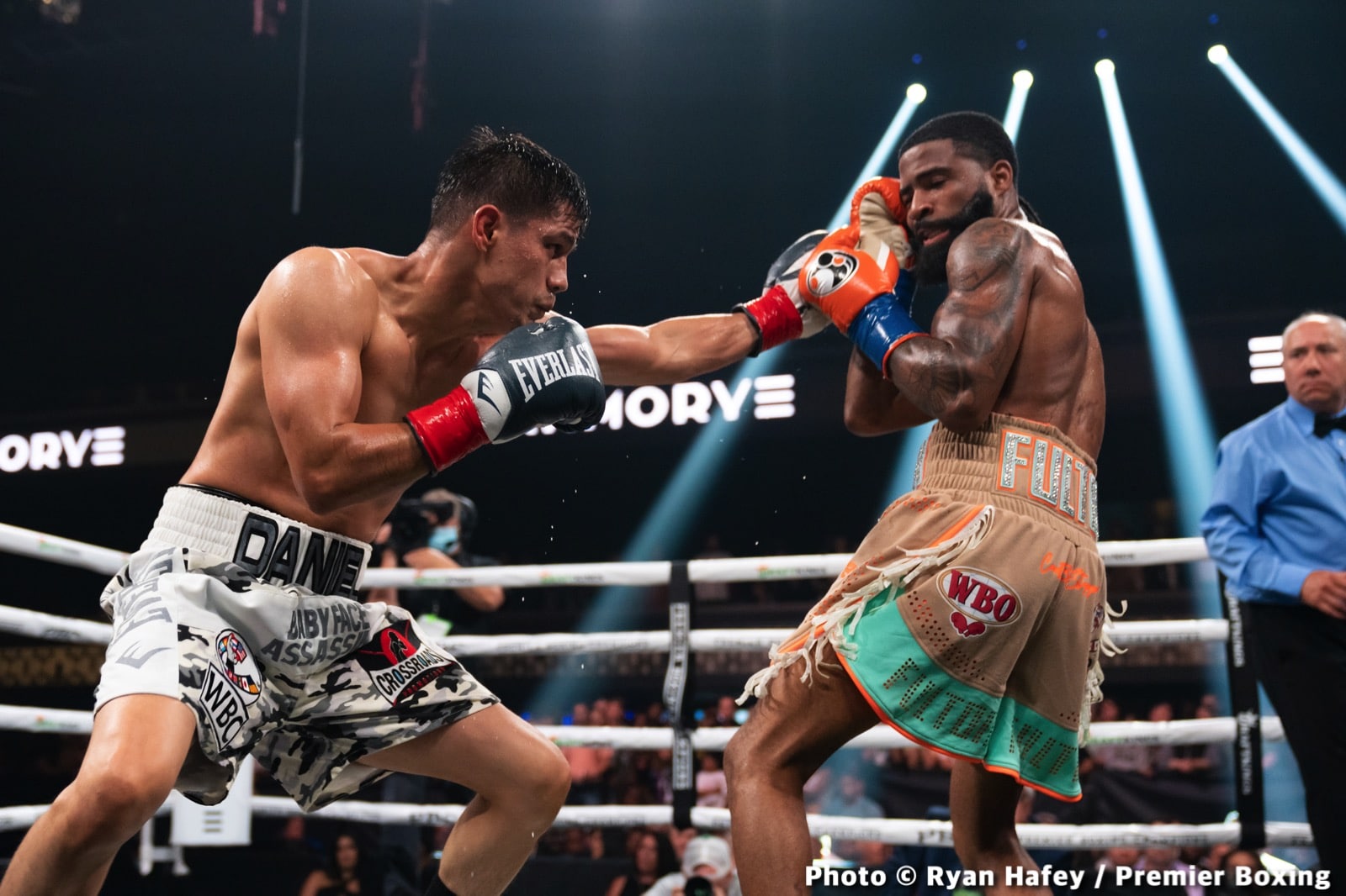 Photos: Stephen Fulton defeats Roman, Morrell stops Henderson