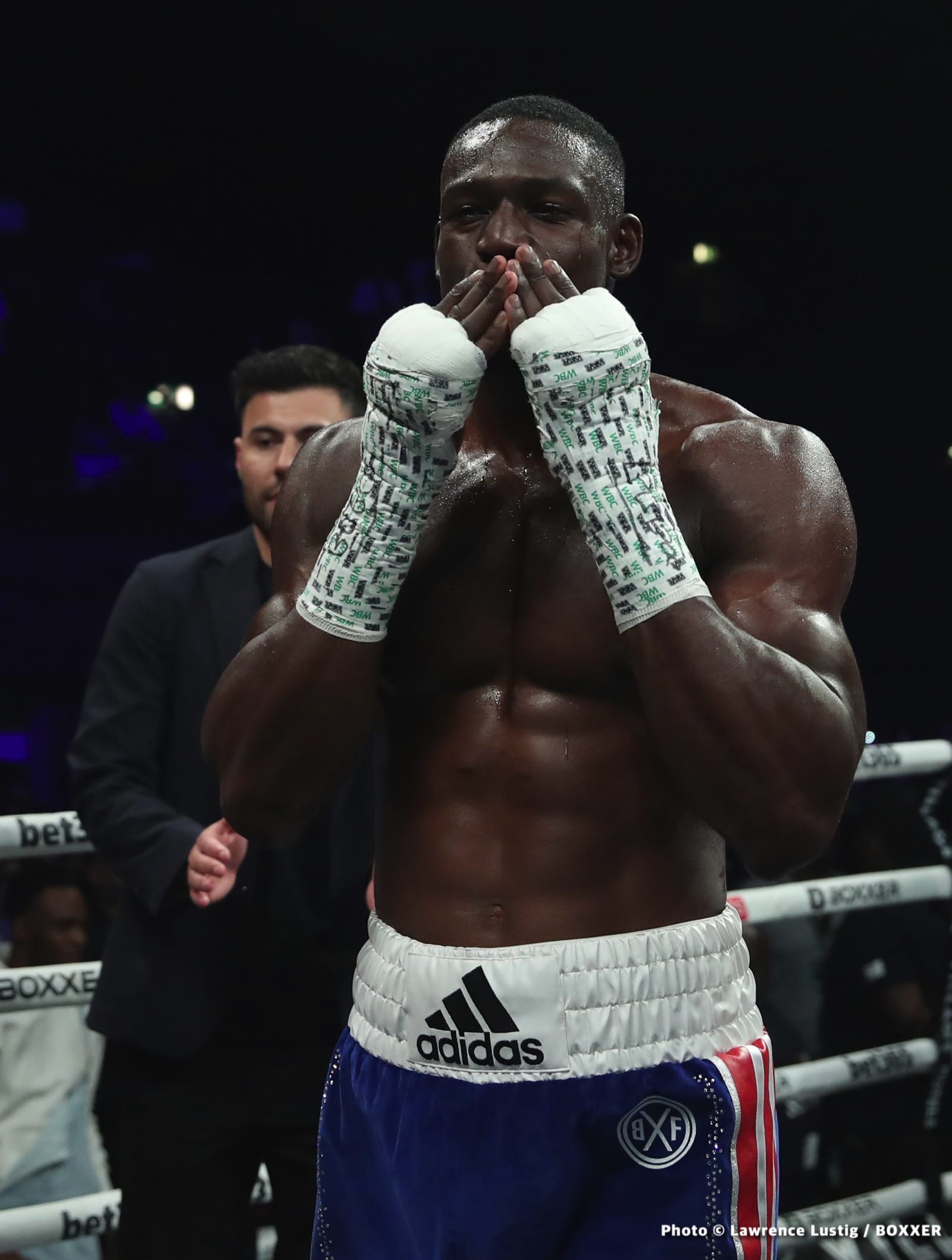 Photos: Richard Riakporhe defeats Fabio Turchi