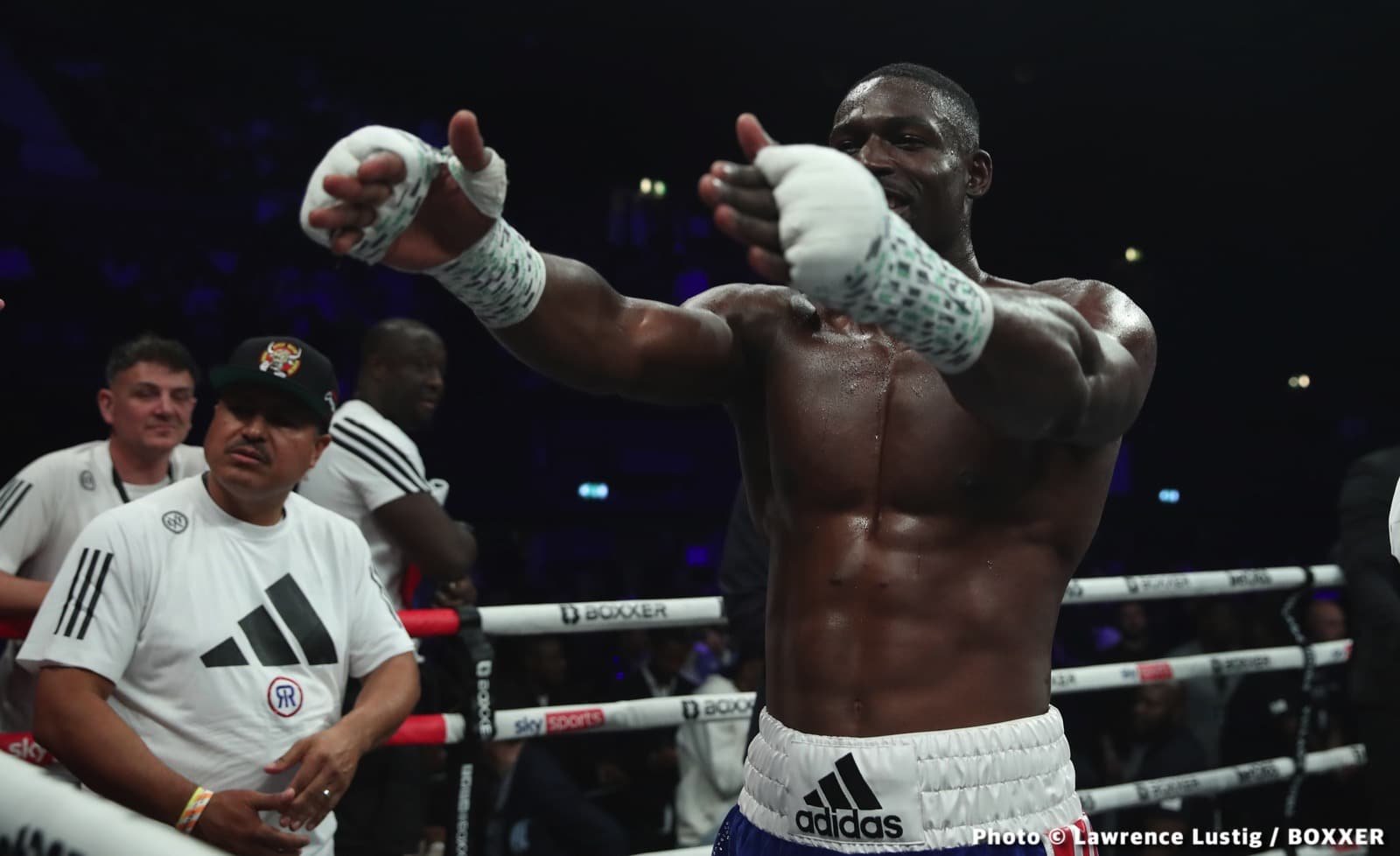 Photos: Richard Riakporhe defeats Fabio Turchi