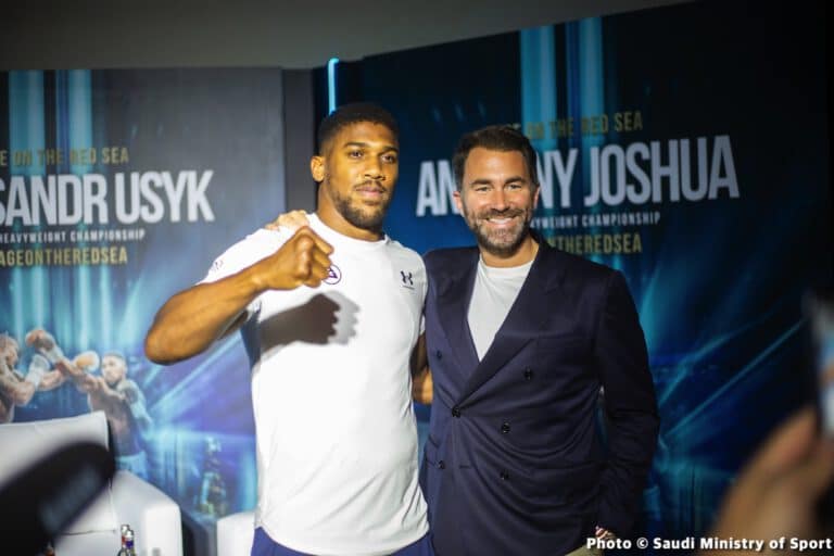 Hearn: “I Expect Usyk To Be Aggressive, And I Think He's Going To Get Knocked Out”