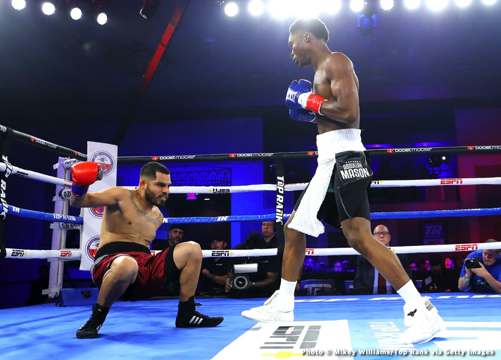 Isaac Dogboe Outpoints Gonzalez - Boxing Results