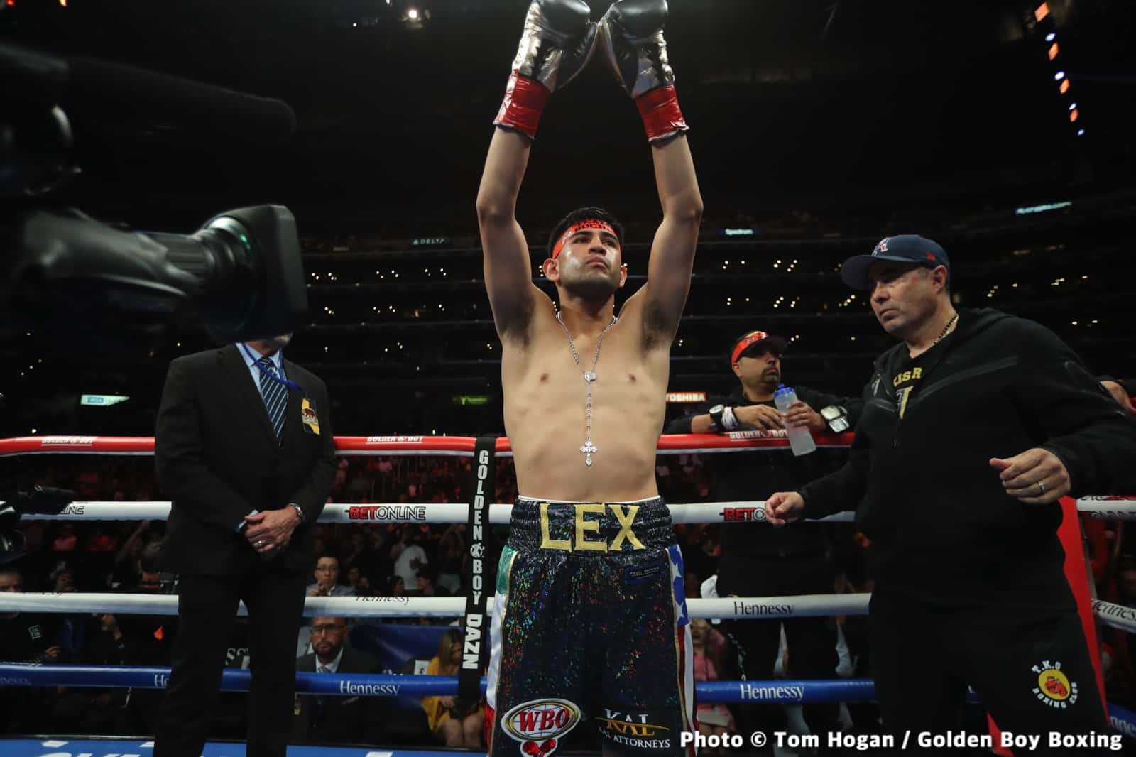 Photos: King Ryan Knocks Out Fortuna In Round 6
