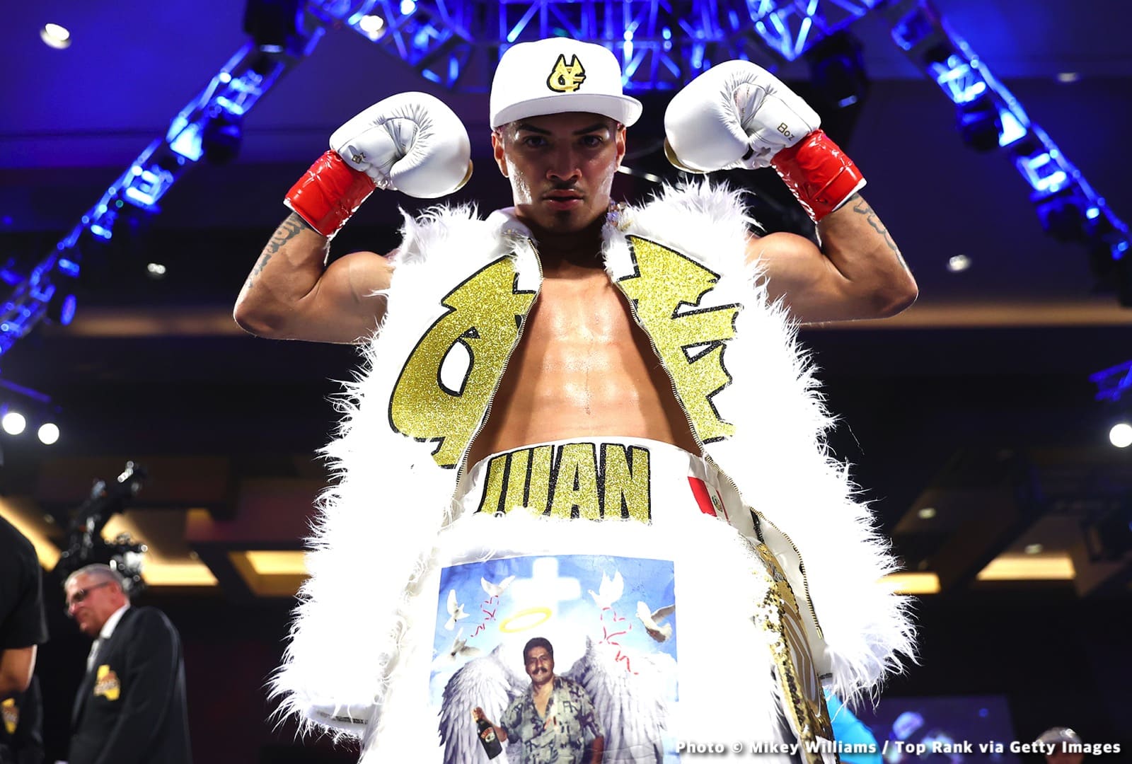 Photos: Barboza Jr. outboxes Zorrilla, Torrez Jr. Improves to 2-0