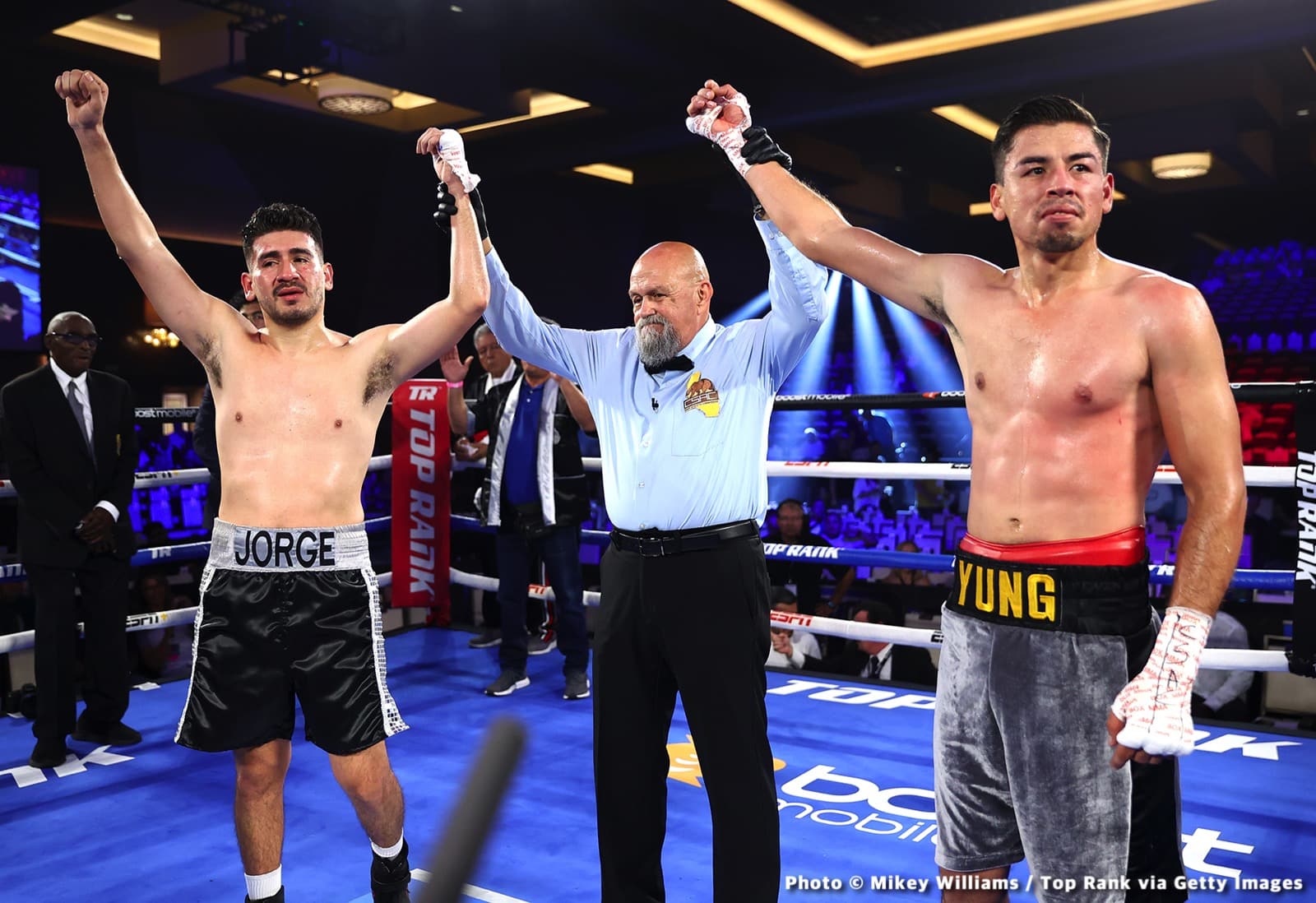 Photos: Barboza Jr. outboxes Zorrilla, Torrez Jr. Improves to 2-0