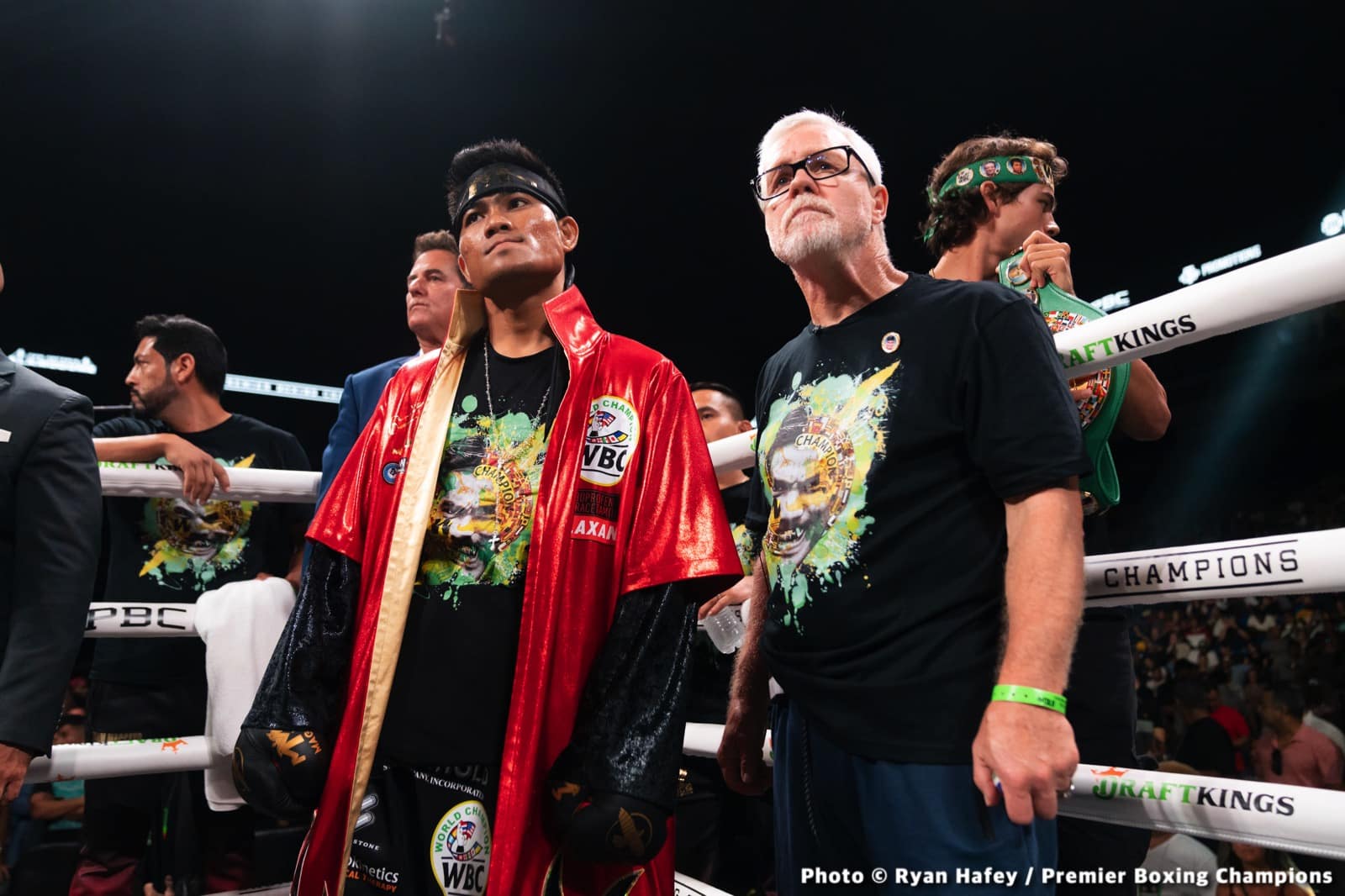 Photos: Rey Vargas dethrones Mark Magsayo In San Antonio