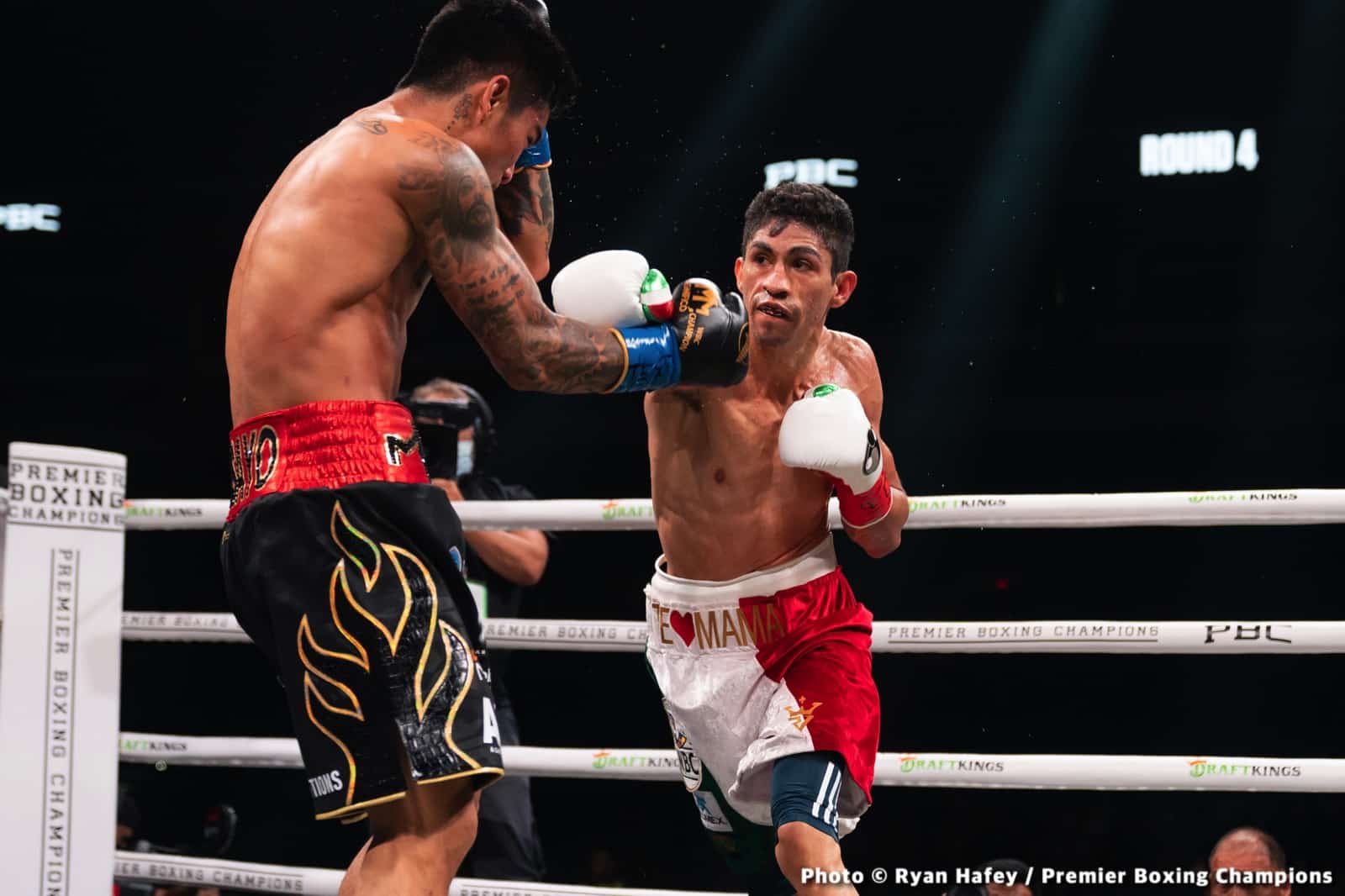 Photos: Rey Vargas dethrones Mark Magsayo In San Antonio