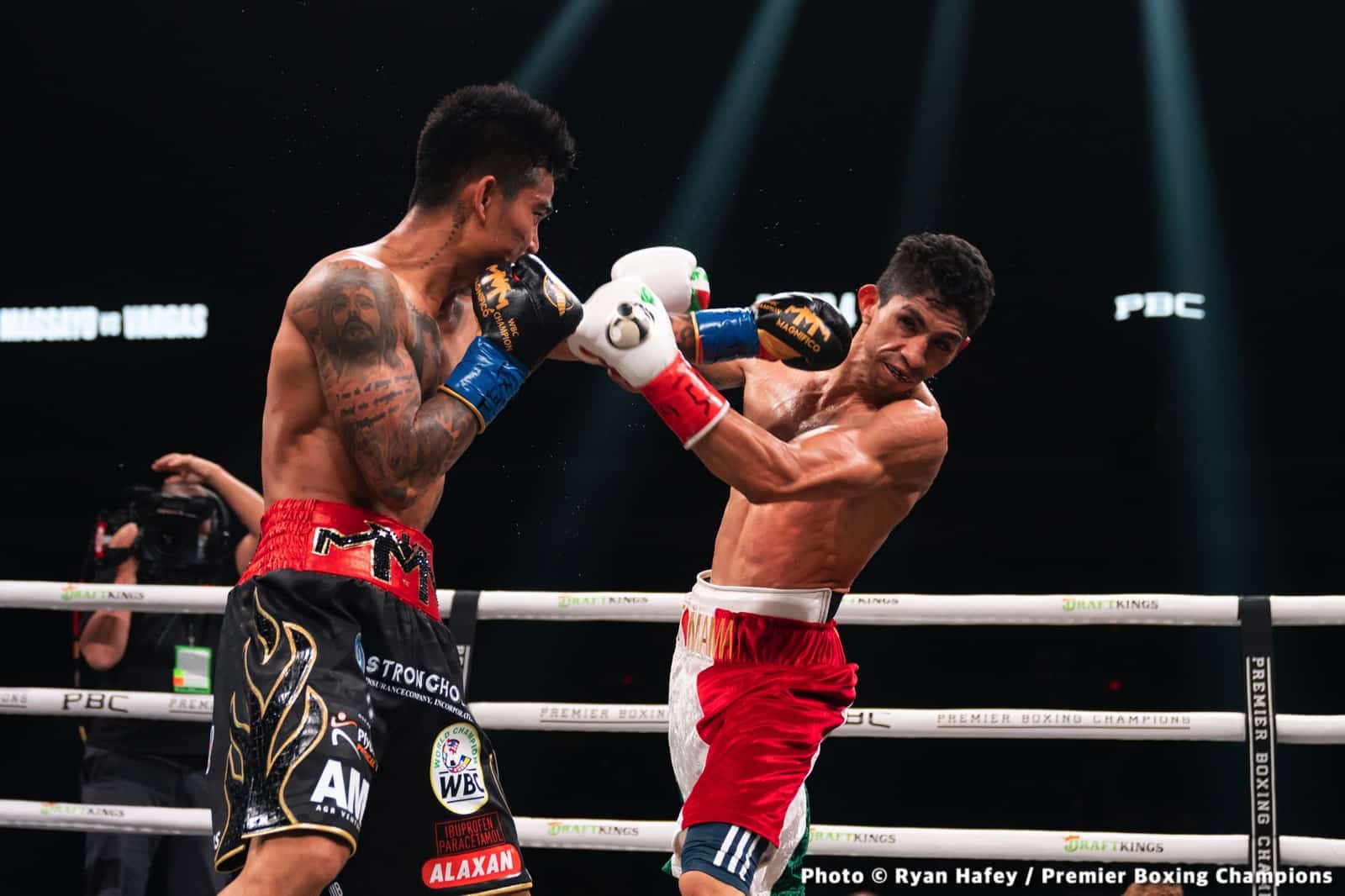Photos: Rey Vargas dethrones Mark Magsayo In San Antonio