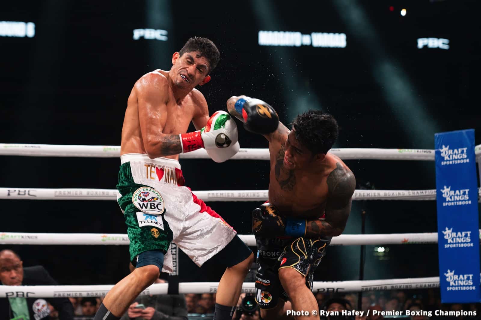 Photos: Rey Vargas dethrones Mark Magsayo In San Antonio
