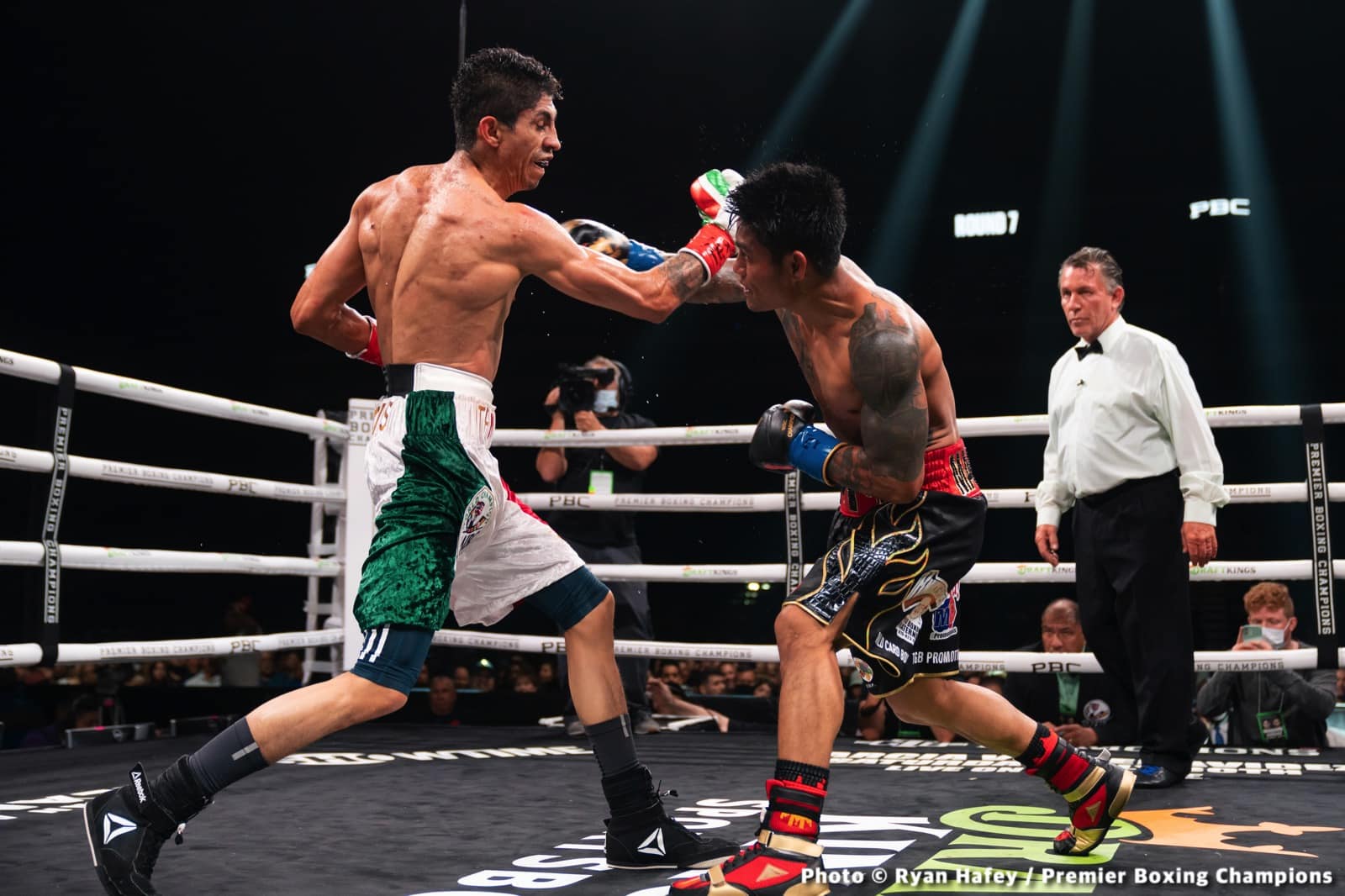 Photos: Rey Vargas dethrones Mark Magsayo In San Antonio