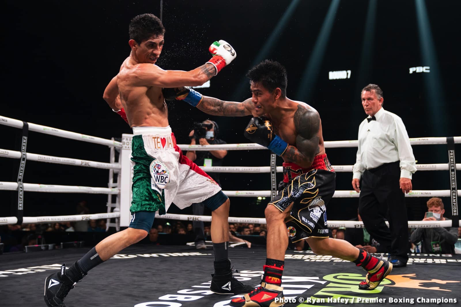 Rey Vargas Defeats Mark Magsayo Boxing Results Boxing News