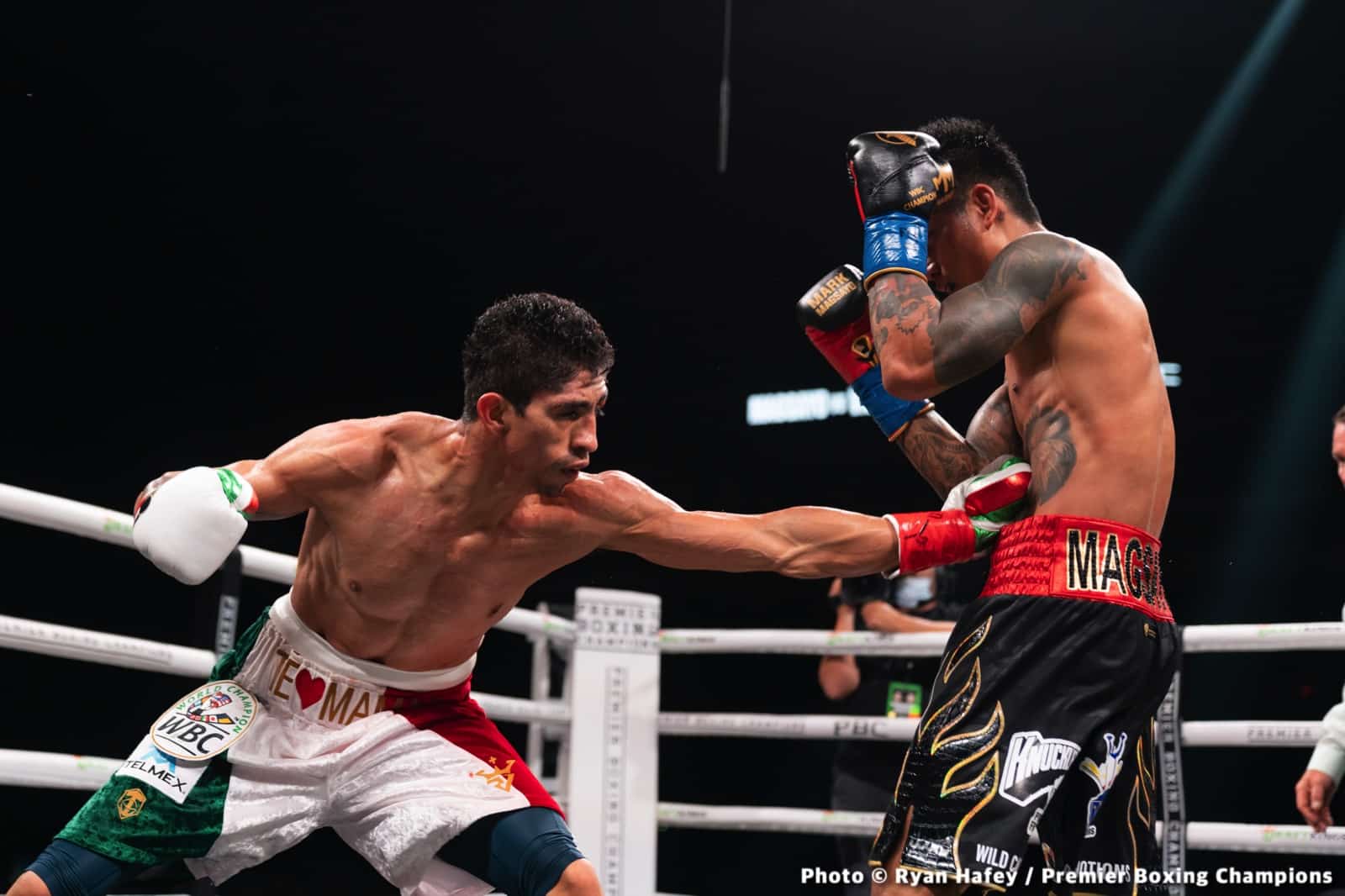 Photos: Rey Vargas dethrones Mark Magsayo In San Antonio