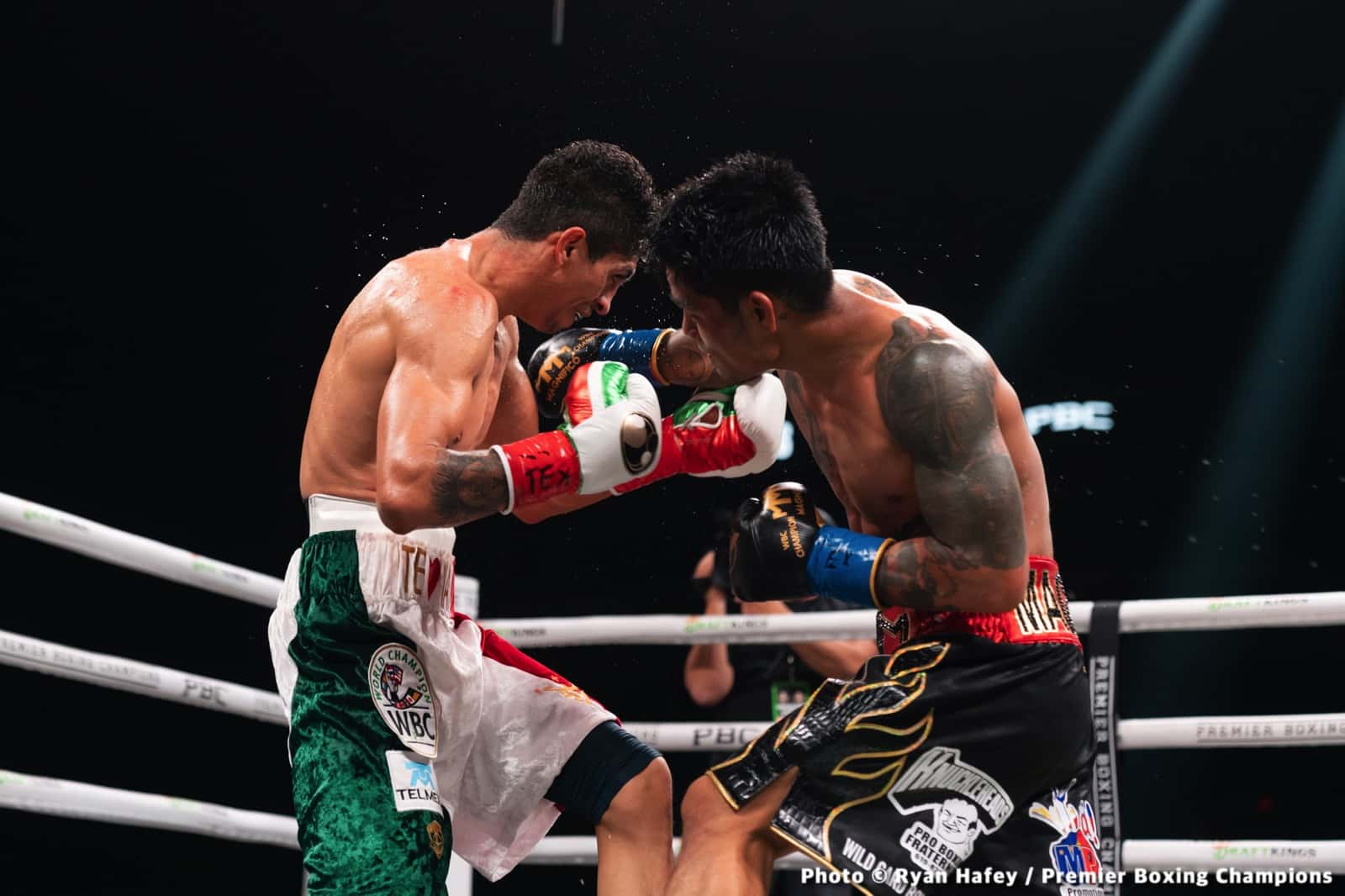 Photos: Rey Vargas dethrones Mark Magsayo In San Antonio