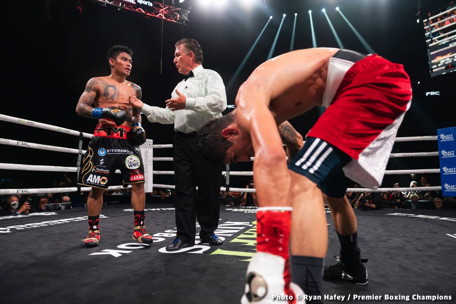 Photos: Rey Vargas dethrones Mark Magsayo In San Antonio