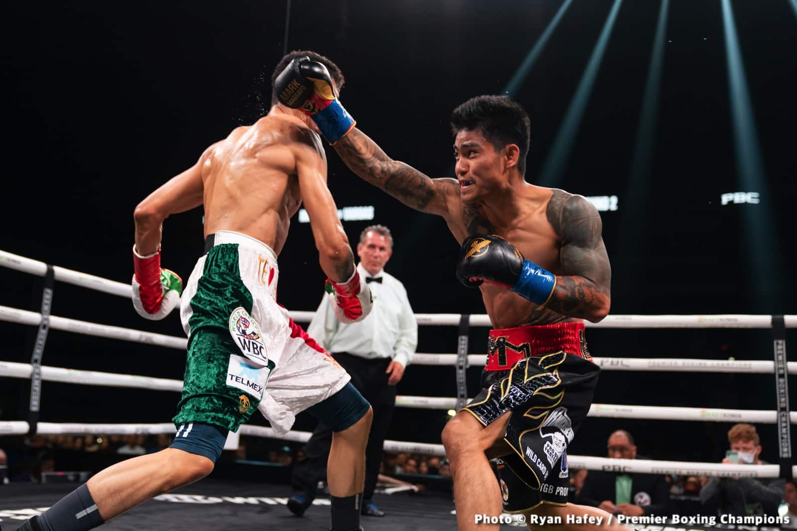 Photos: Rey Vargas dethrones Mark Magsayo In San Antonio