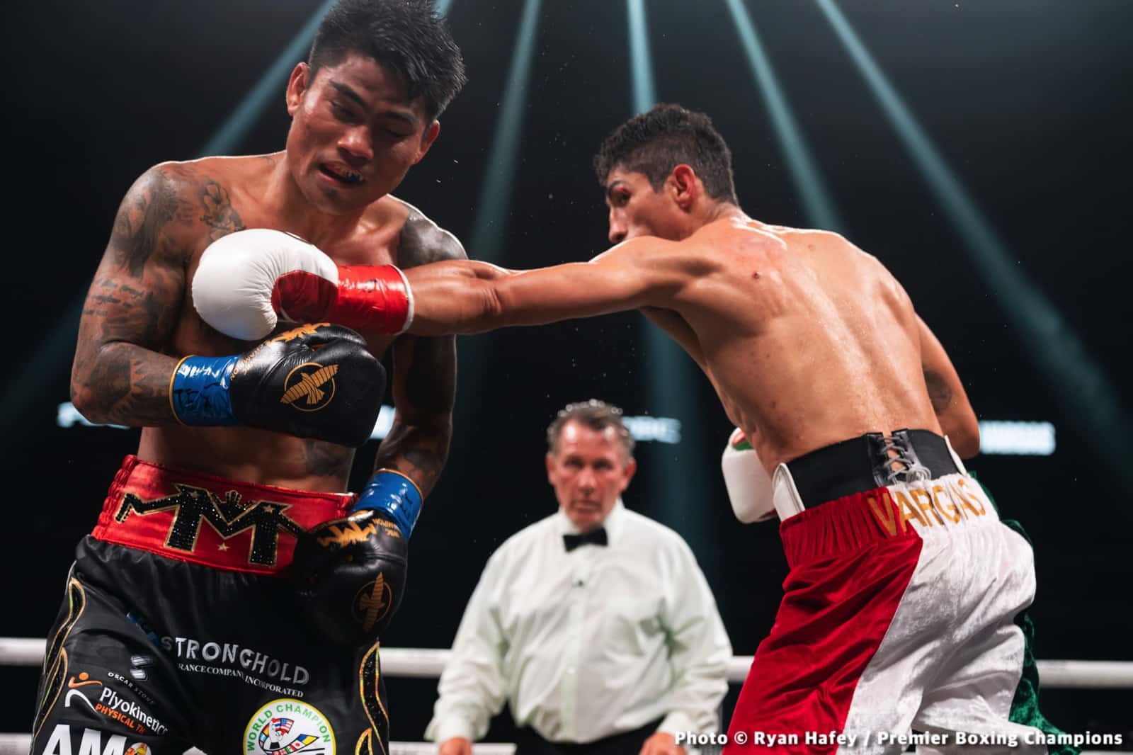 Photos: Rey Vargas dethrones Mark Magsayo In San Antonio