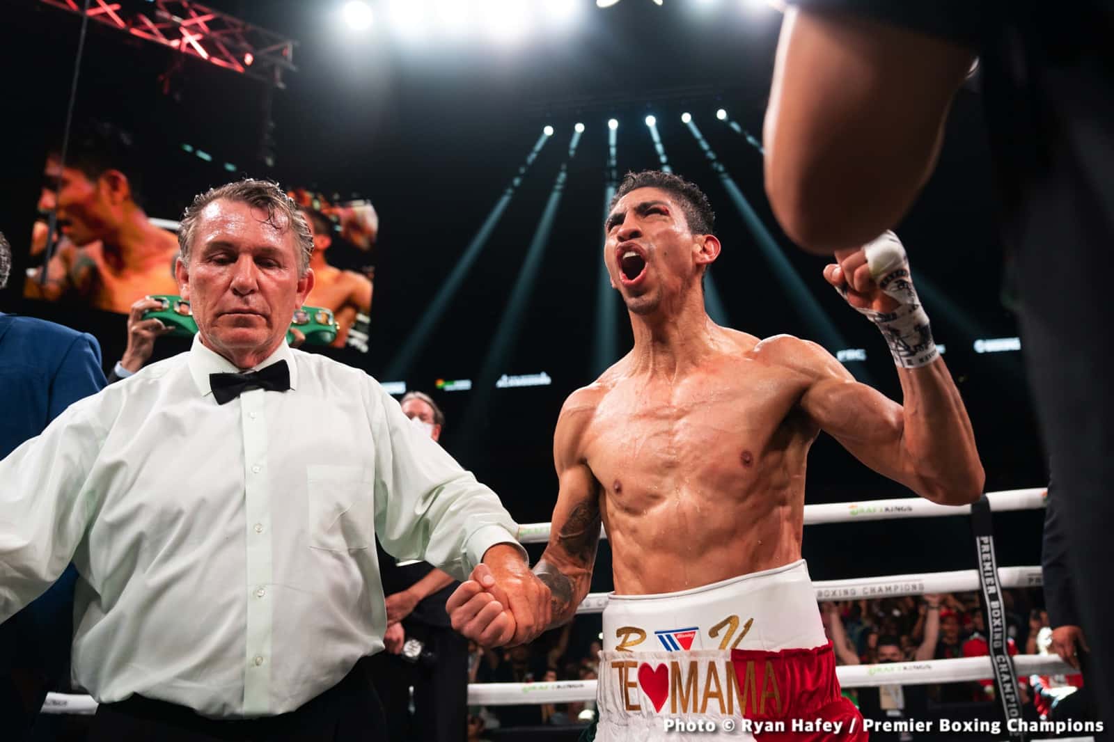 Photos: Rey Vargas dethrones Mark Magsayo In San Antonio