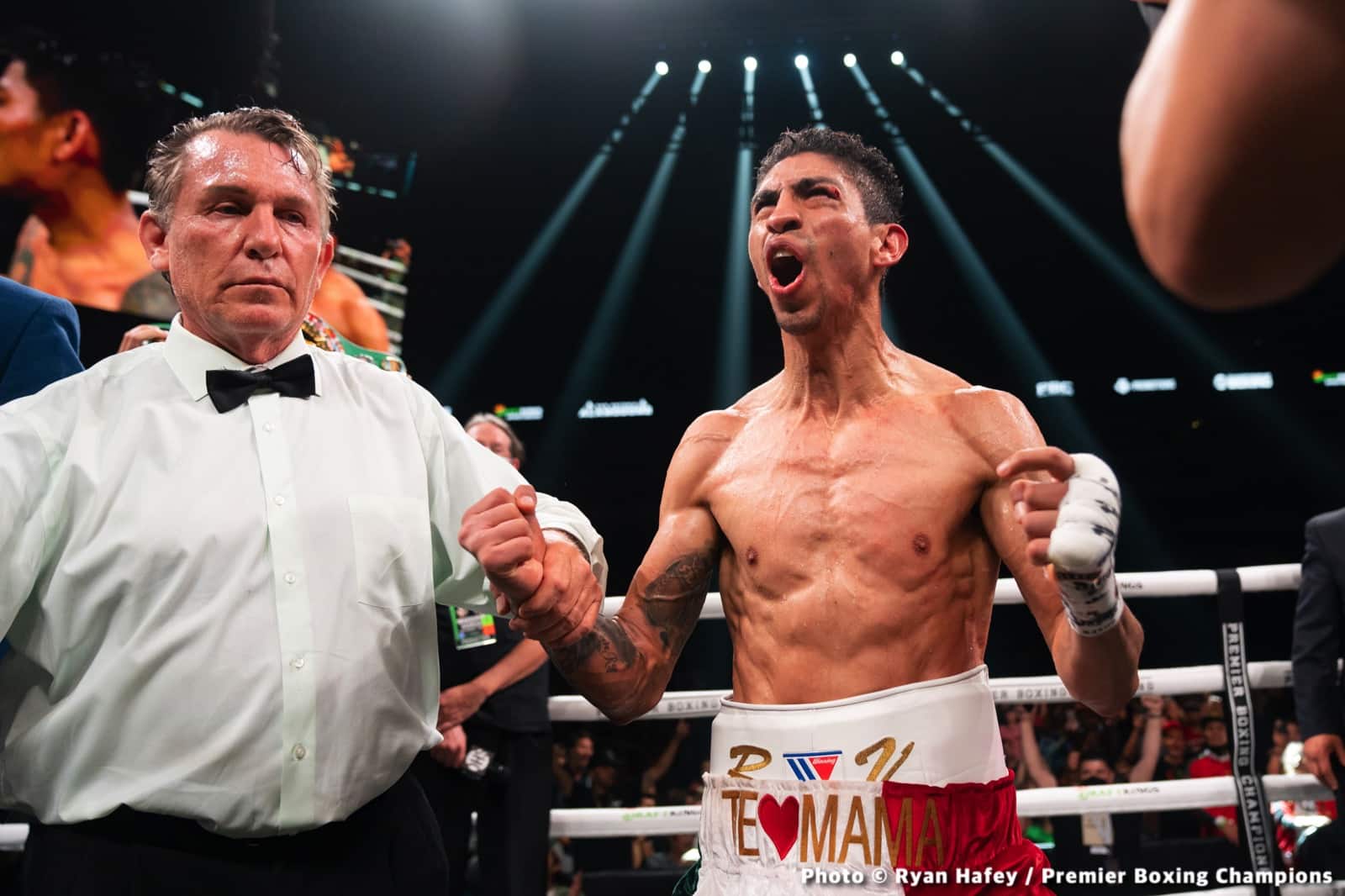 Photos: Rey Vargas dethrones Mark Magsayo In San Antonio