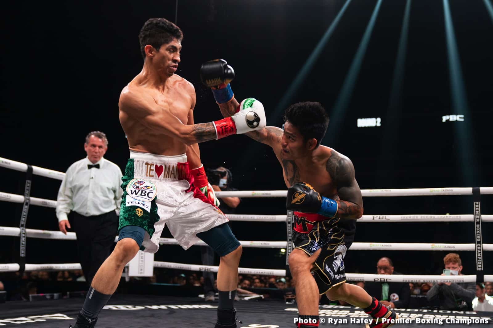 Photos: Rey Vargas dethrones Mark Magsayo In San Antonio