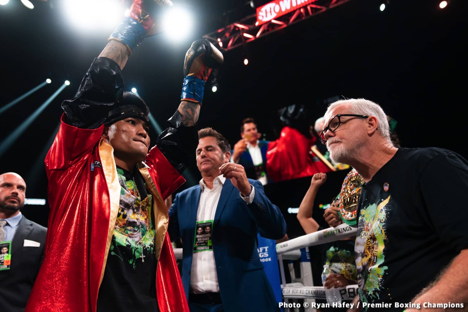 Photos: Rey Vargas dethrones Mark Magsayo In San Antonio