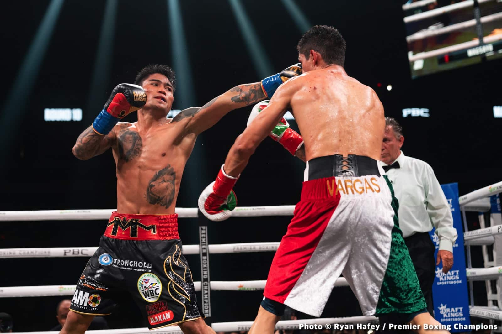 Photos: Rey Vargas dethrones Mark Magsayo In San Antonio