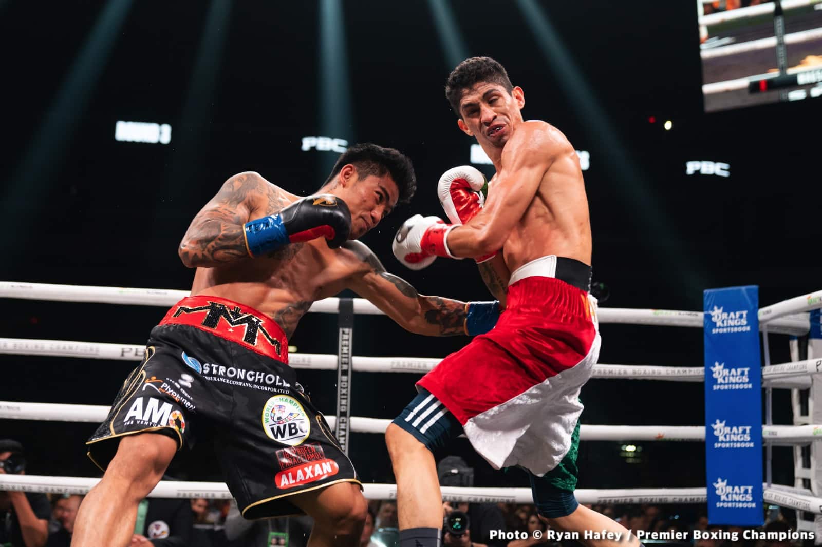 Photos: Rey Vargas dethrones Mark Magsayo In San Antonio