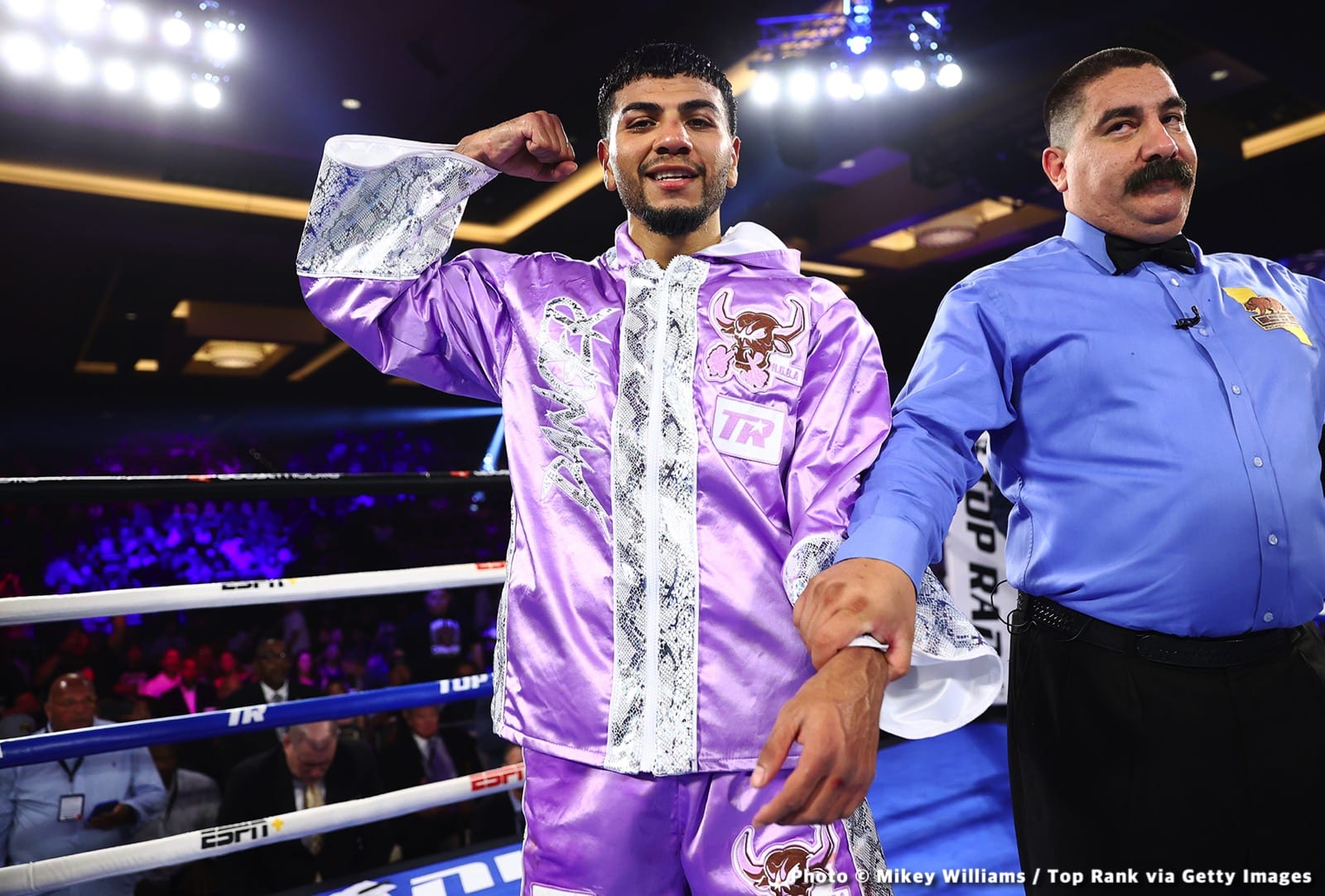 Photos: Barboza Jr. outboxes Zorrilla, Torrez Jr. Improves to 2-0