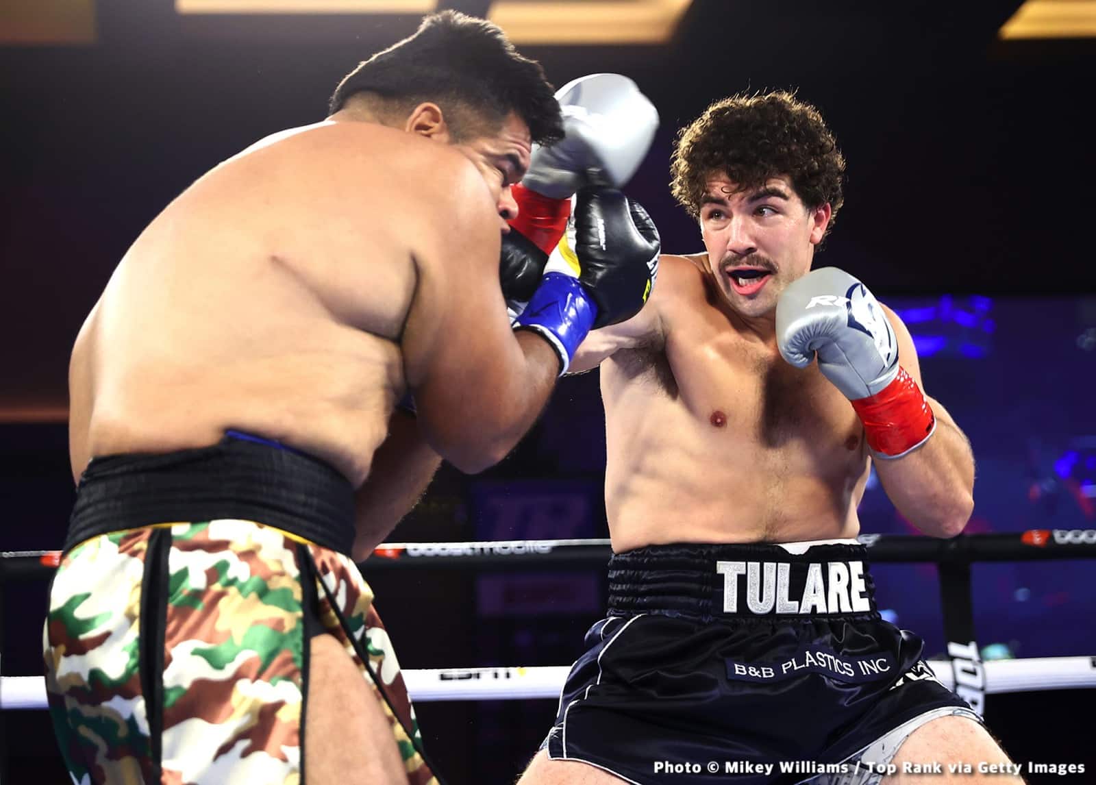Photos: Barboza Jr. outboxes Zorrilla, Torrez Jr. Improves to 2-0