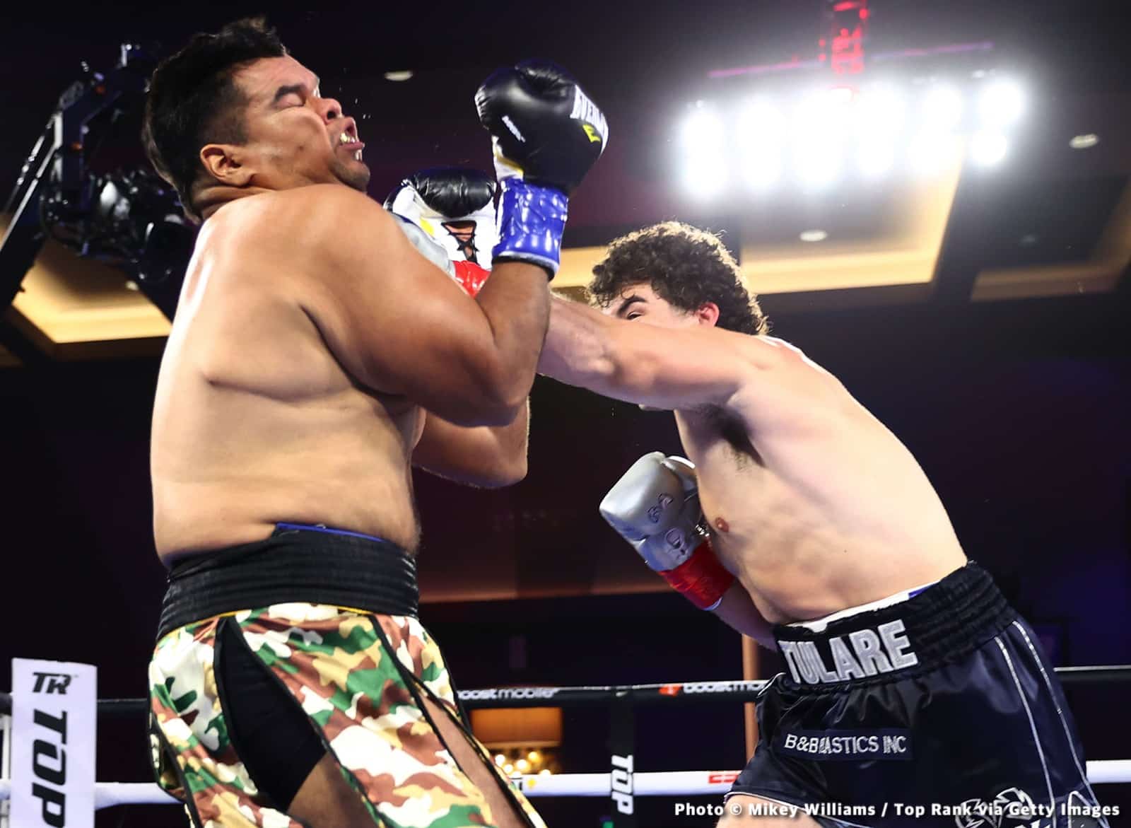 Photos: Barboza Jr. outboxes Zorrilla, Torrez Jr. Improves to 2-0