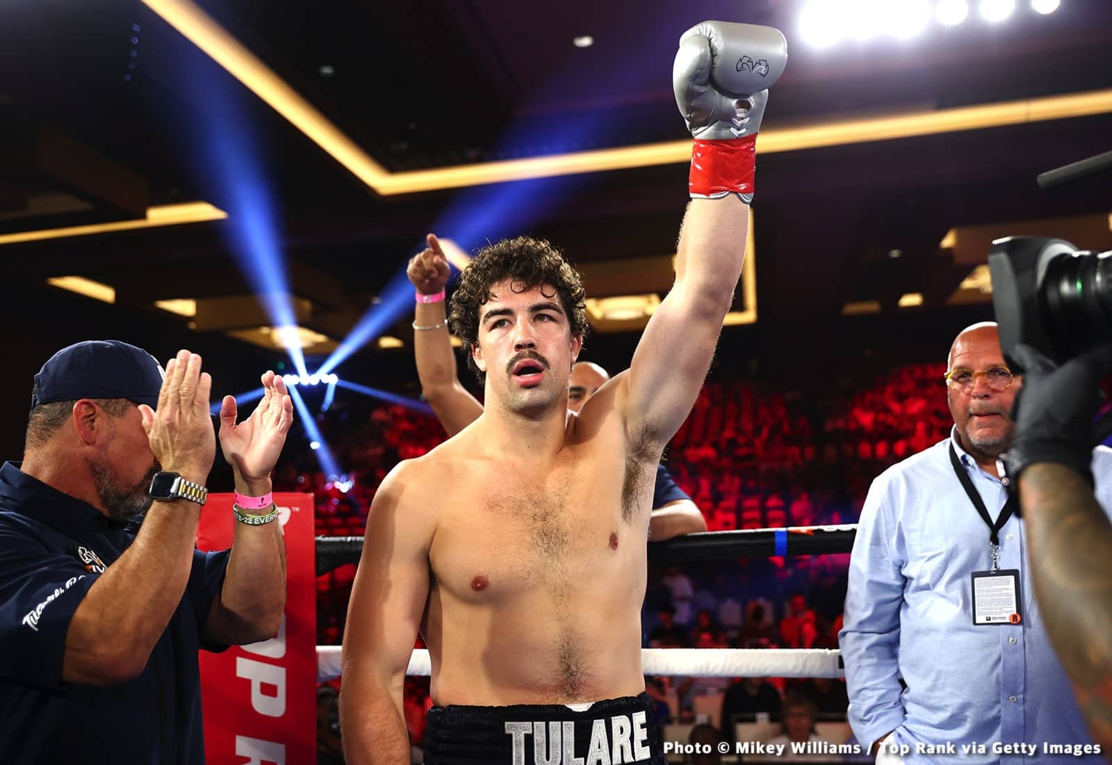 Photos: Barboza Jr. outboxes Zorrilla, Torrez Jr. Improves to 2-0