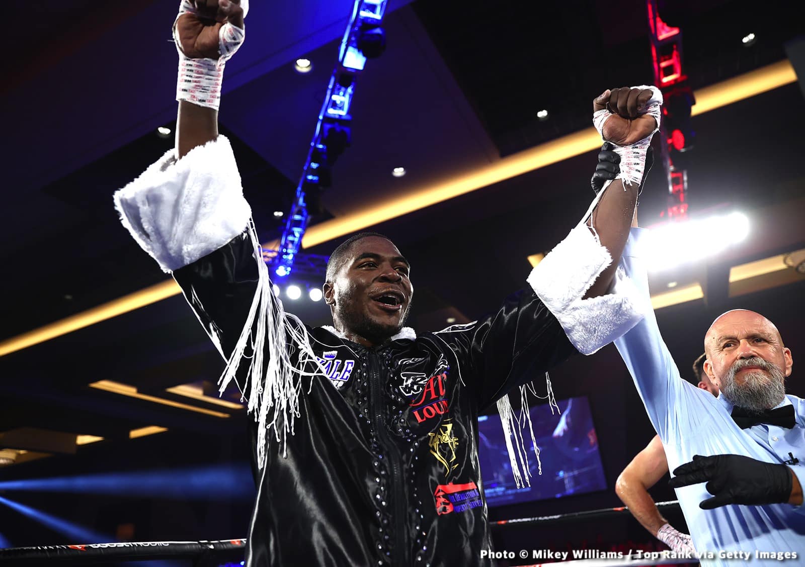 Photos: Barboza Jr. outboxes Zorrilla, Torrez Jr. Improves to 2-0