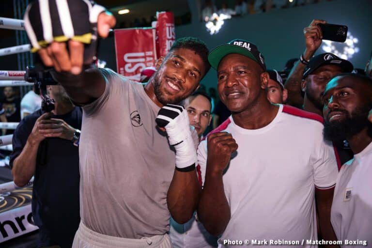 Evander Holyfield Says Lennox Lewis “Knows He Didn't Beat Me In That Fight”