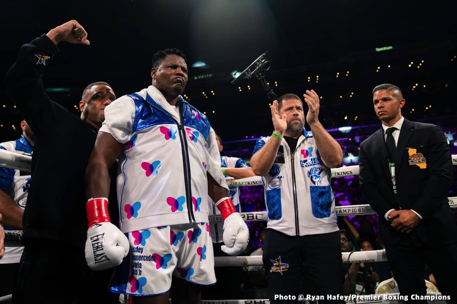 Photos: Andy Ruiz Outpoints Ortiz, Wilder Next?