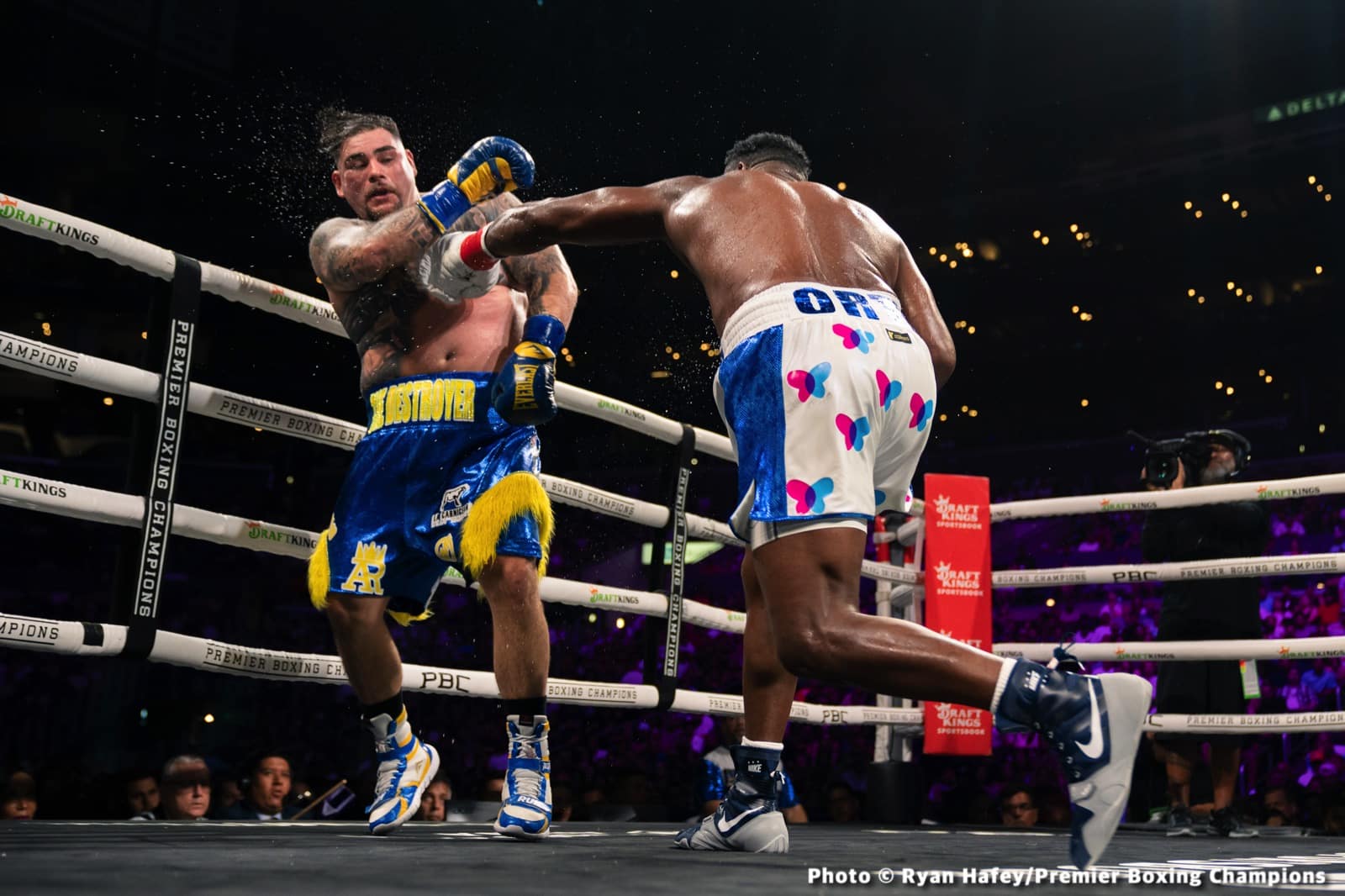 Photos: Andy Ruiz Outpoints Ortiz, Wilder Next?
