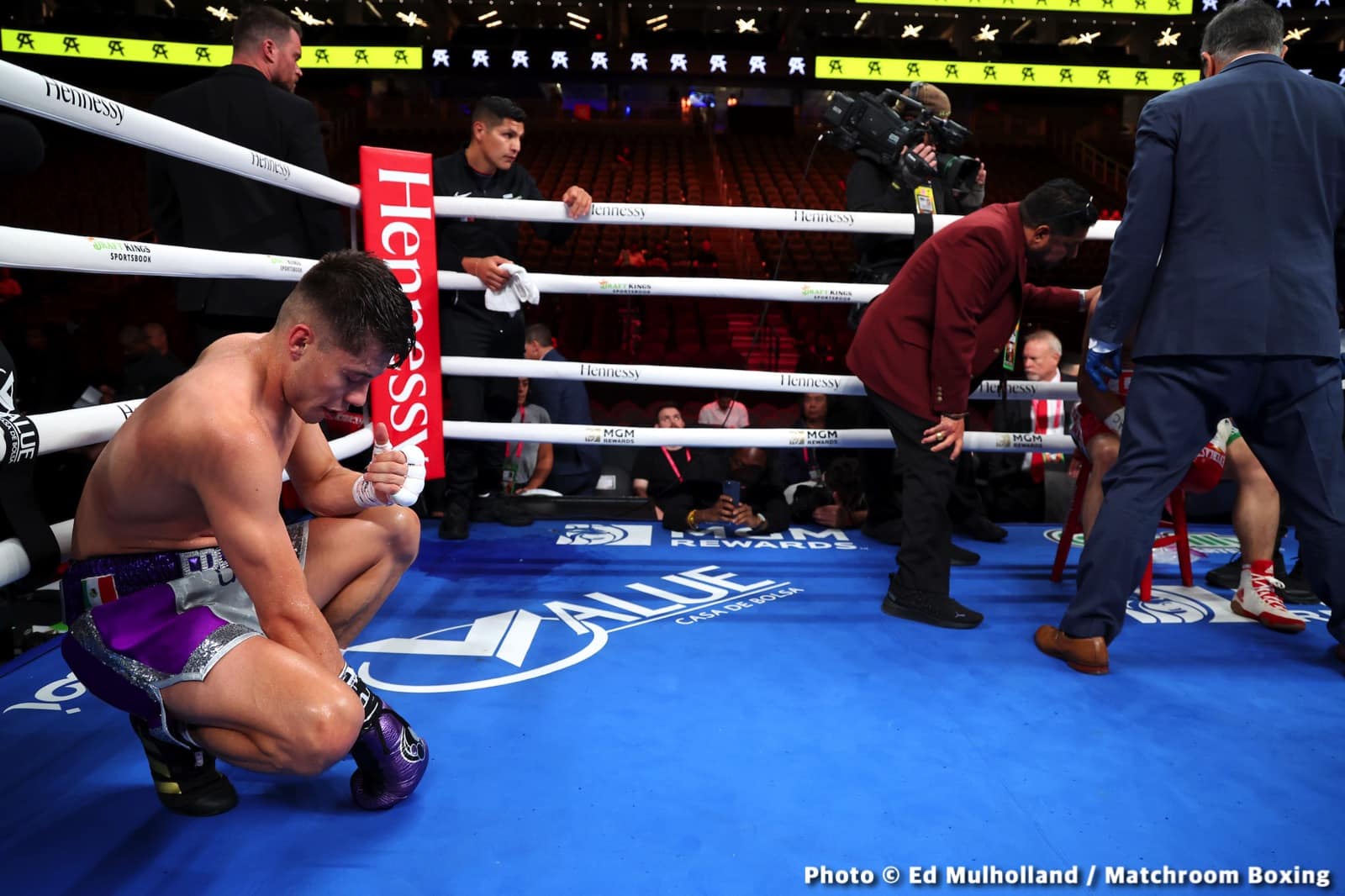 Canelo Alvarez vs. Gennadiy Golovkin - live action results for trilogy fight