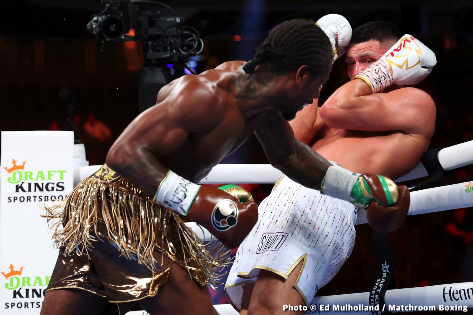 Canelo Alvarez vs. Gennadiy Golovkin - live action results for trilogy fight