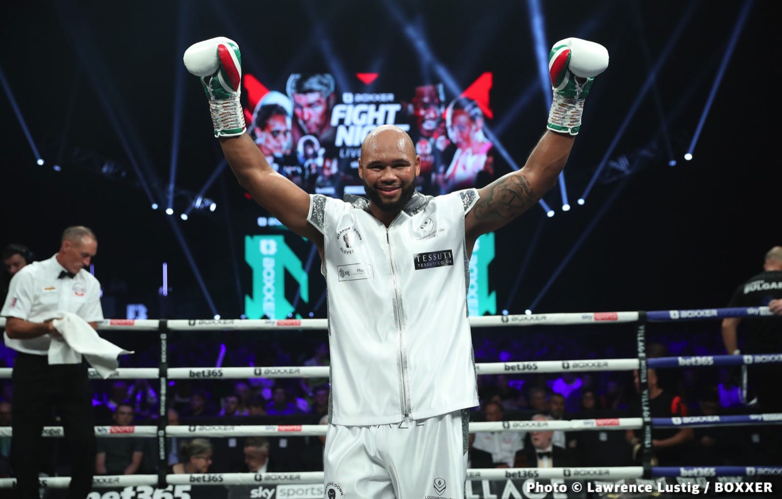 Photos: Liam Smith secures Strange Stoppage In Liverpool