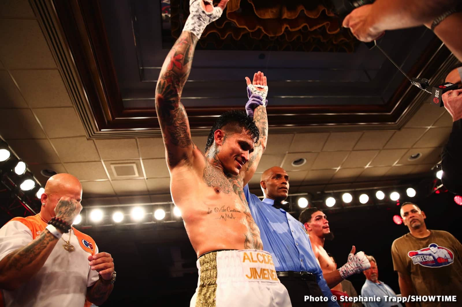 Joseph Adorno defeats Hugo Alberto Roldan - Boxing Results