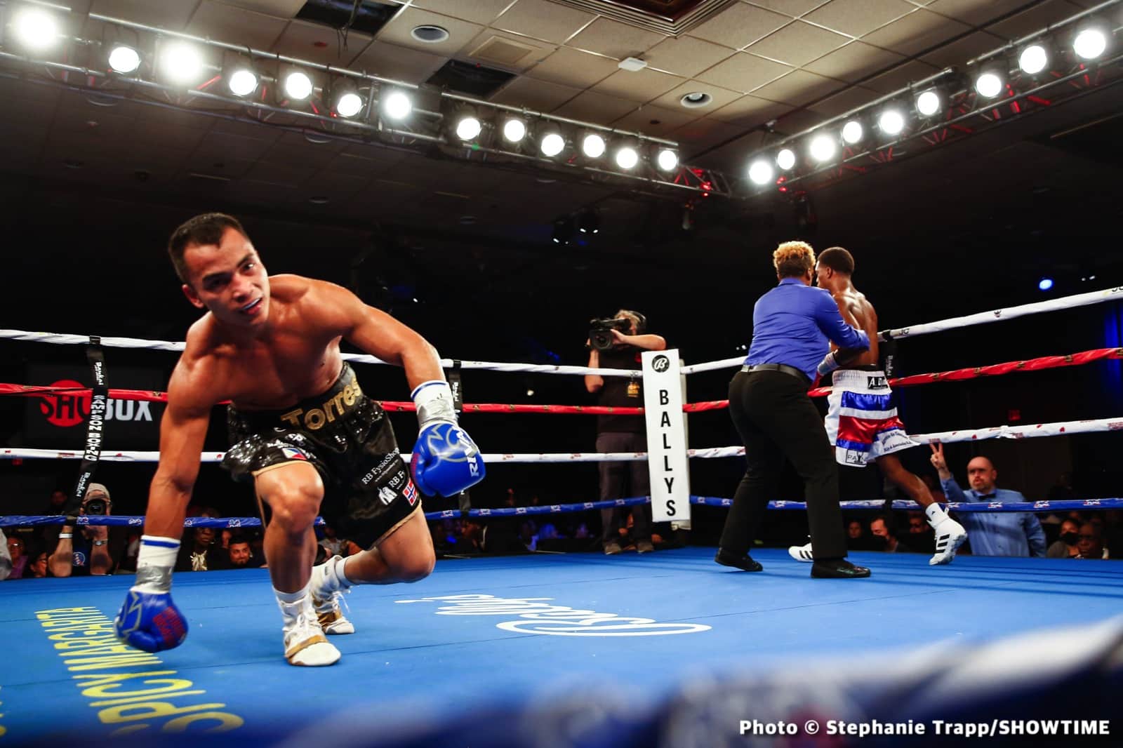 Joseph Adorno defeats Hugo Alberto Roldan - Boxing Results