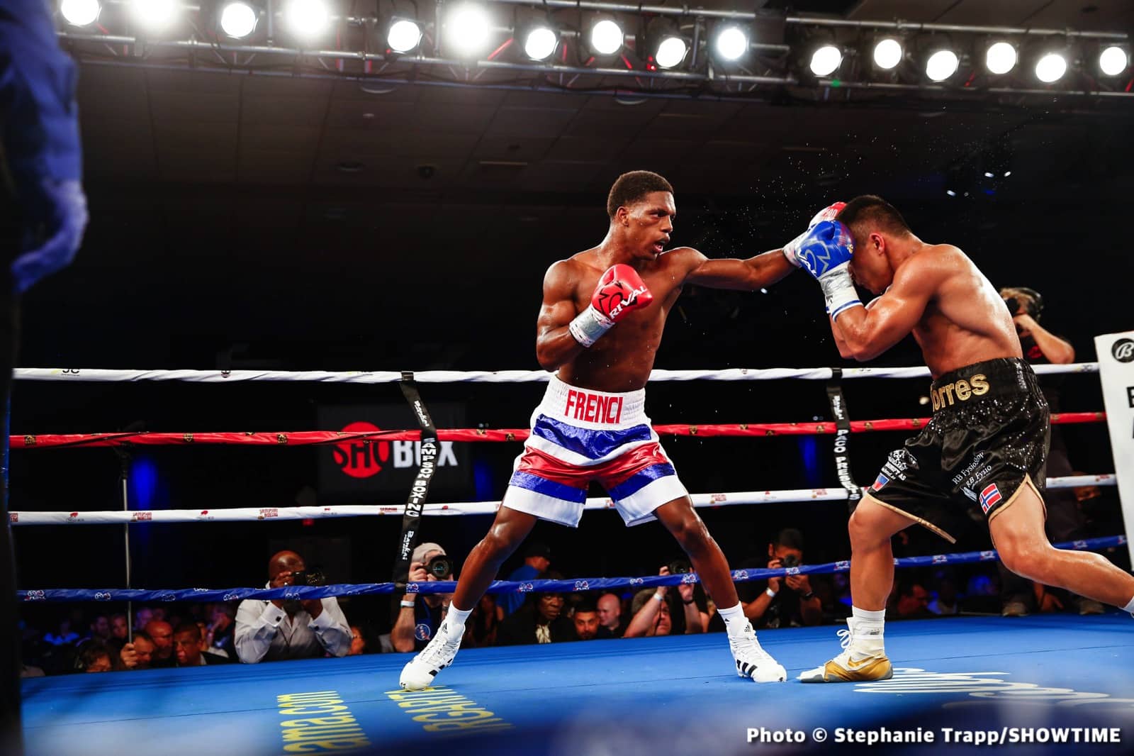 Joseph Adorno defeats Hugo Alberto Roldan - Boxing Results