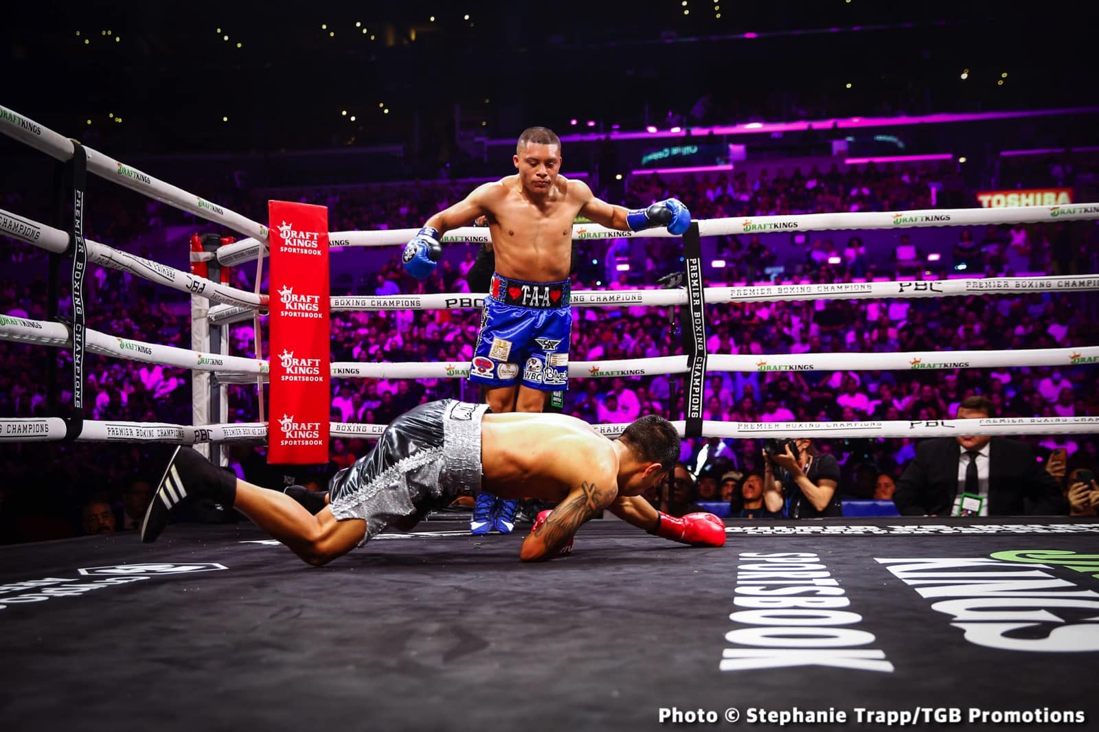 Isaac Cruz boxing image / photo