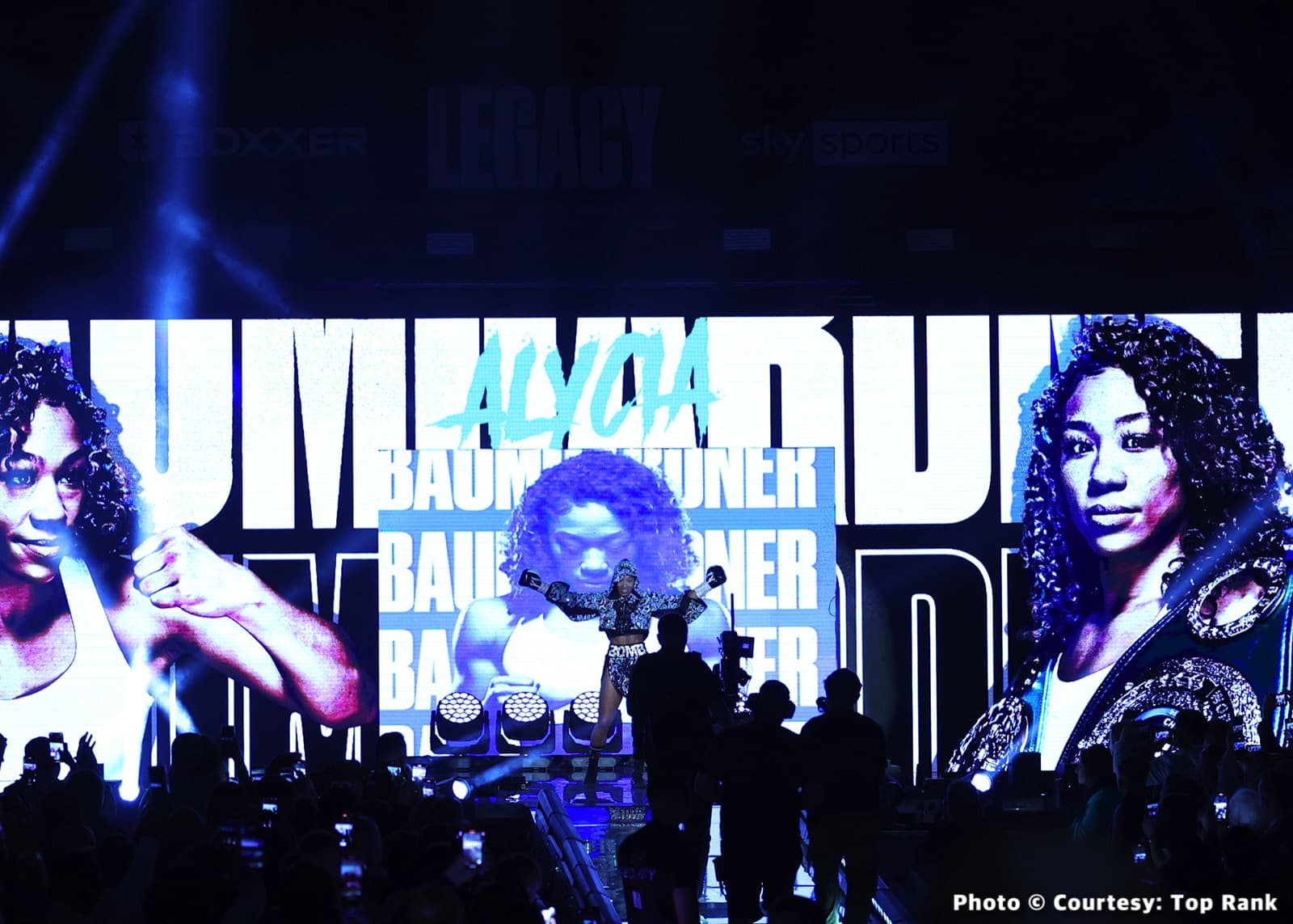Photos: Alycia Baumgardner Edges Mikaela Mayer by Split Decision