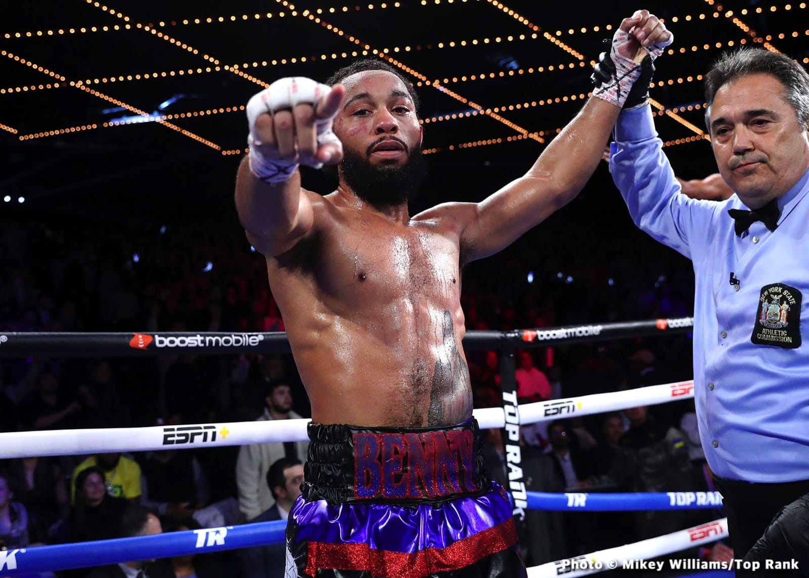 Photos: Lomachenko defeats Ortiz, Ramirez KOs Romero