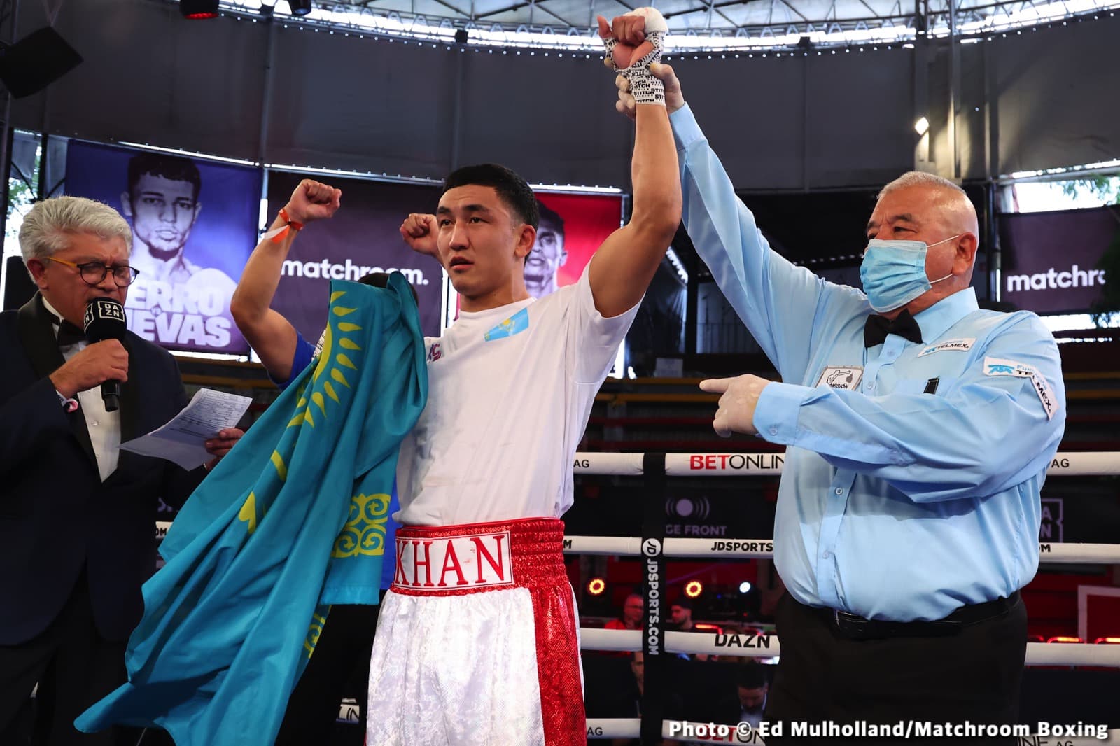 Mauricio Lara destroys Jose Sanmartin - Boxing Results