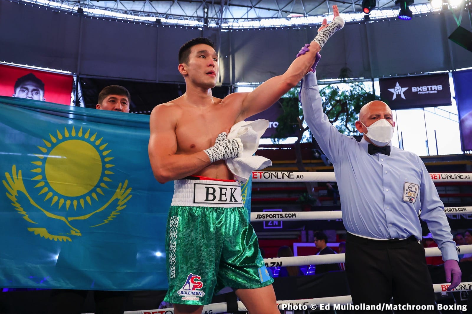 Mauricio Lara destroys Jose Sanmartin - Boxing Results