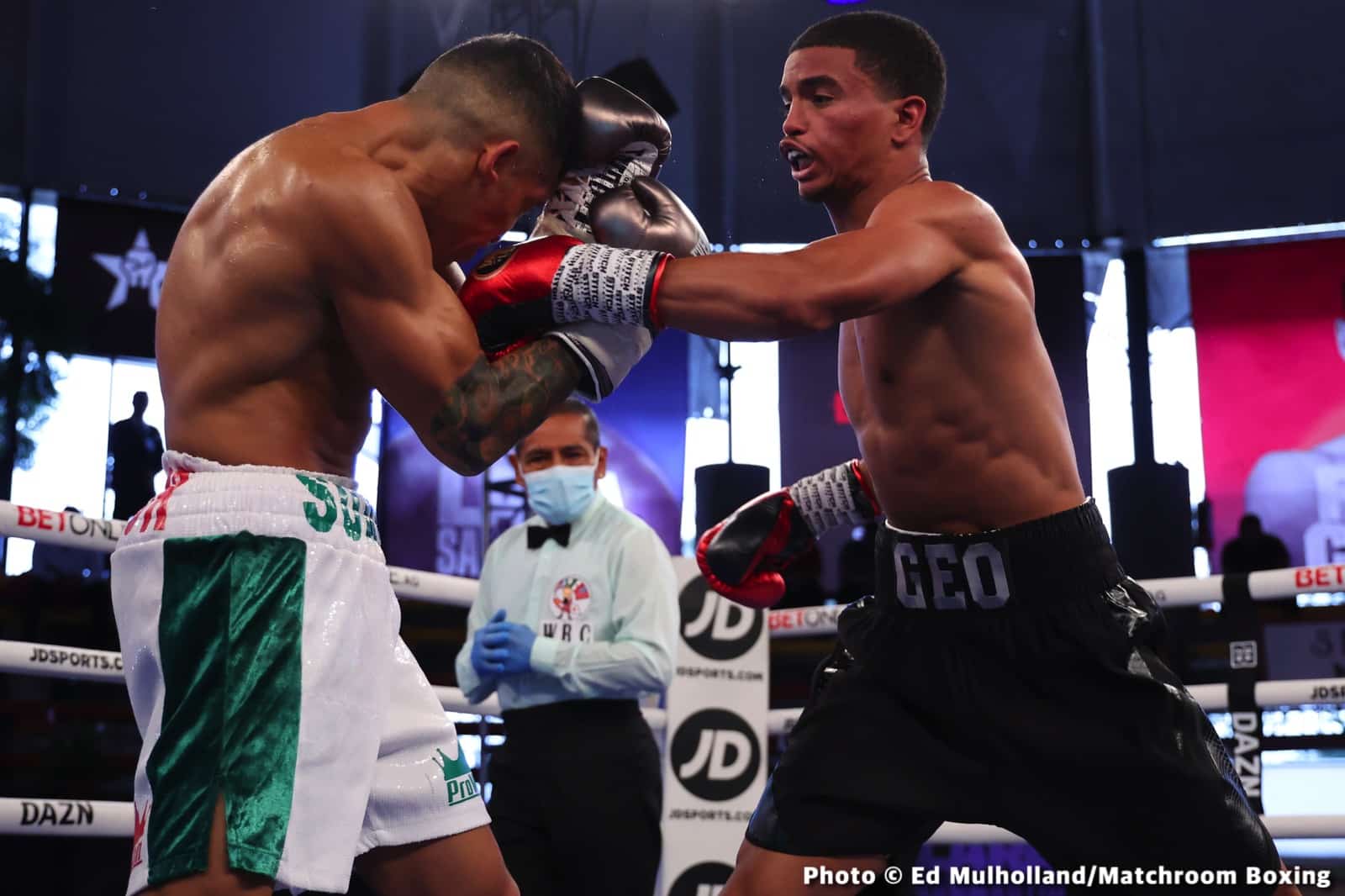 Mauricio Lara destroys Jose Sanmartin - Boxing Results