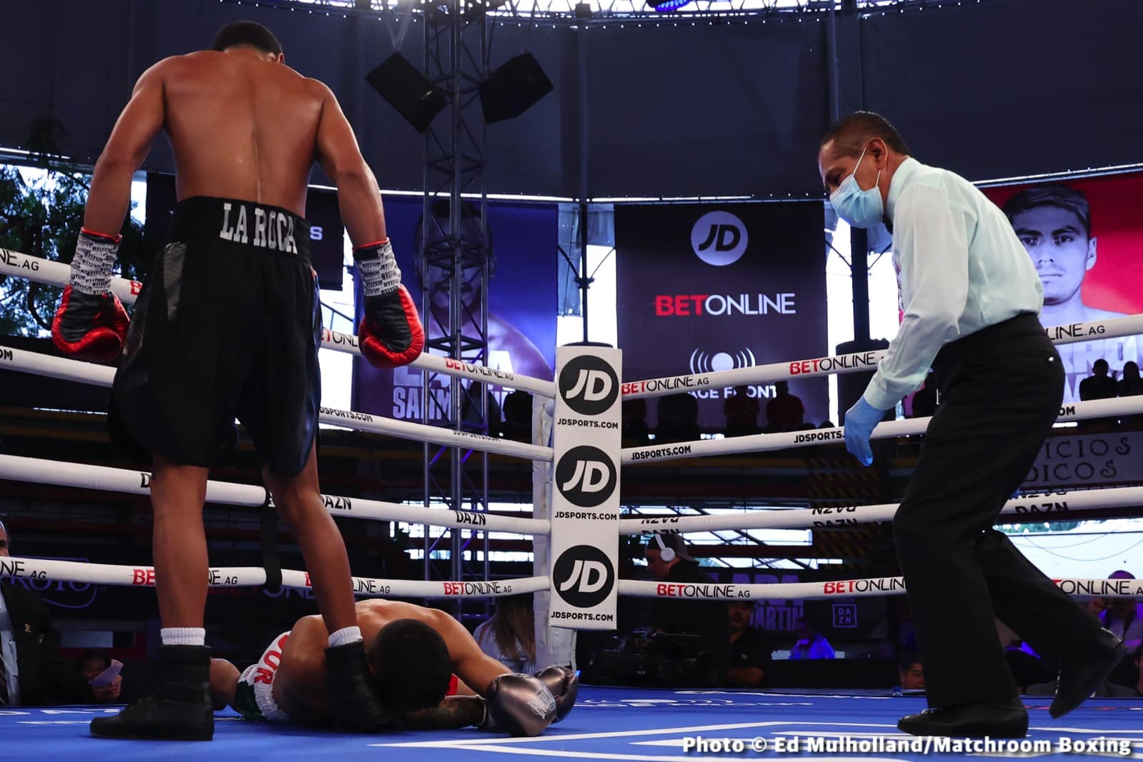 Mauricio Lara destroys Jose Sanmartin - Boxing Results