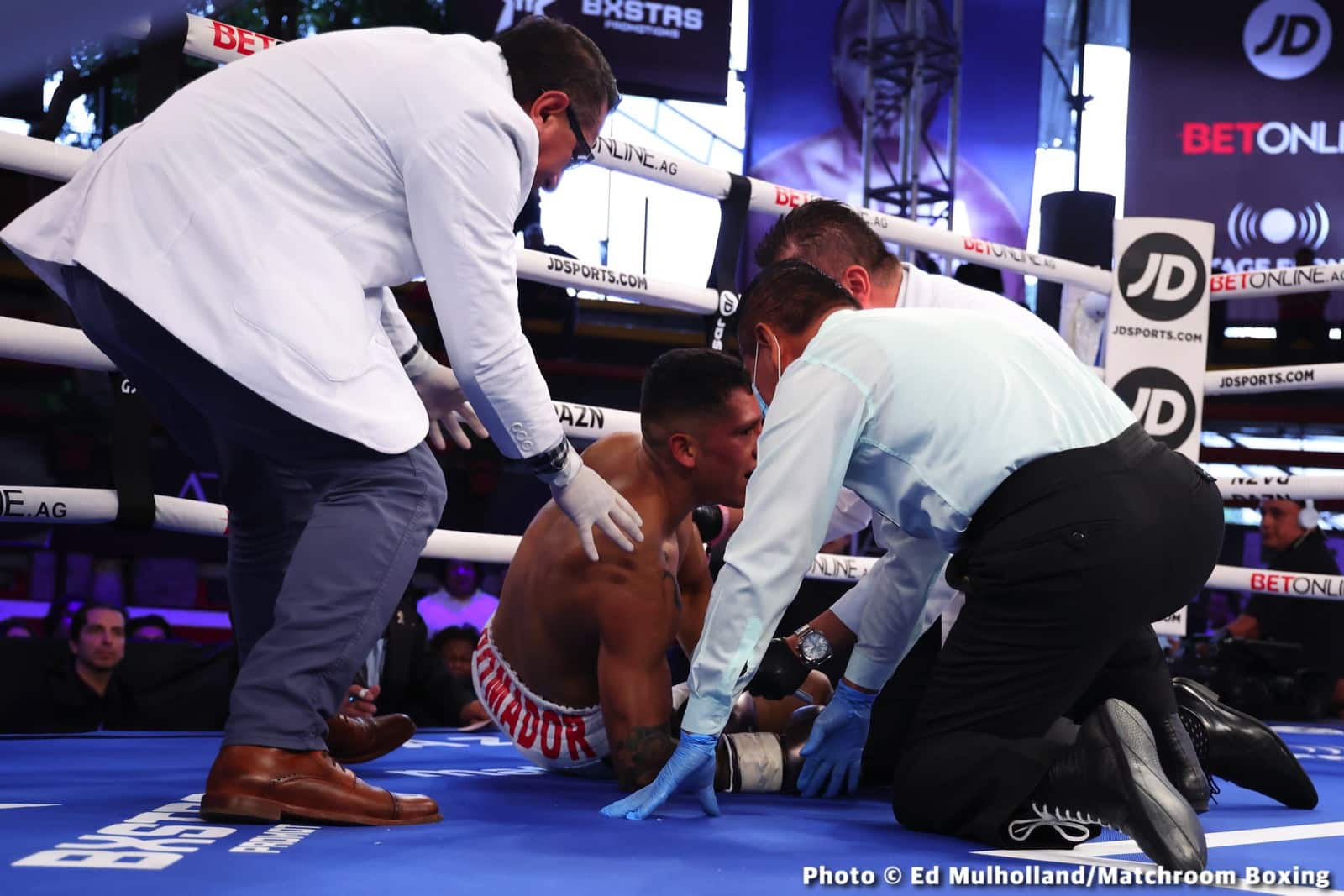Mauricio Lara destroys Jose Sanmartin - Boxing Results